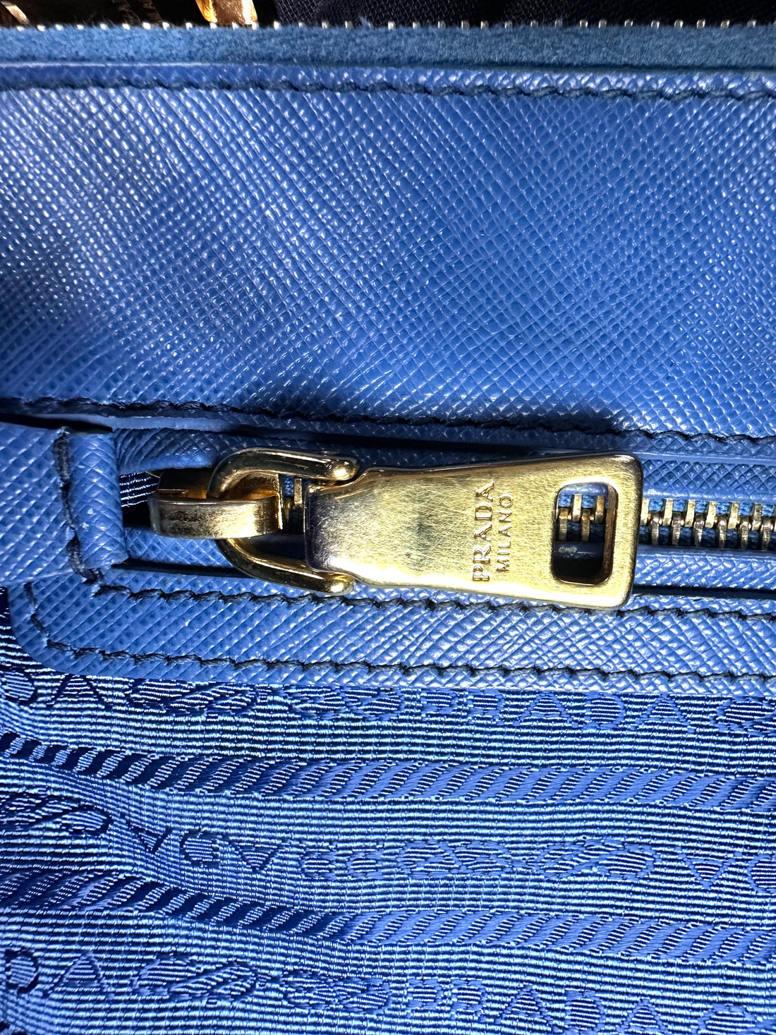 Prada Galleria Blue Saffiano Leather Medium Size Handle Bag PR272