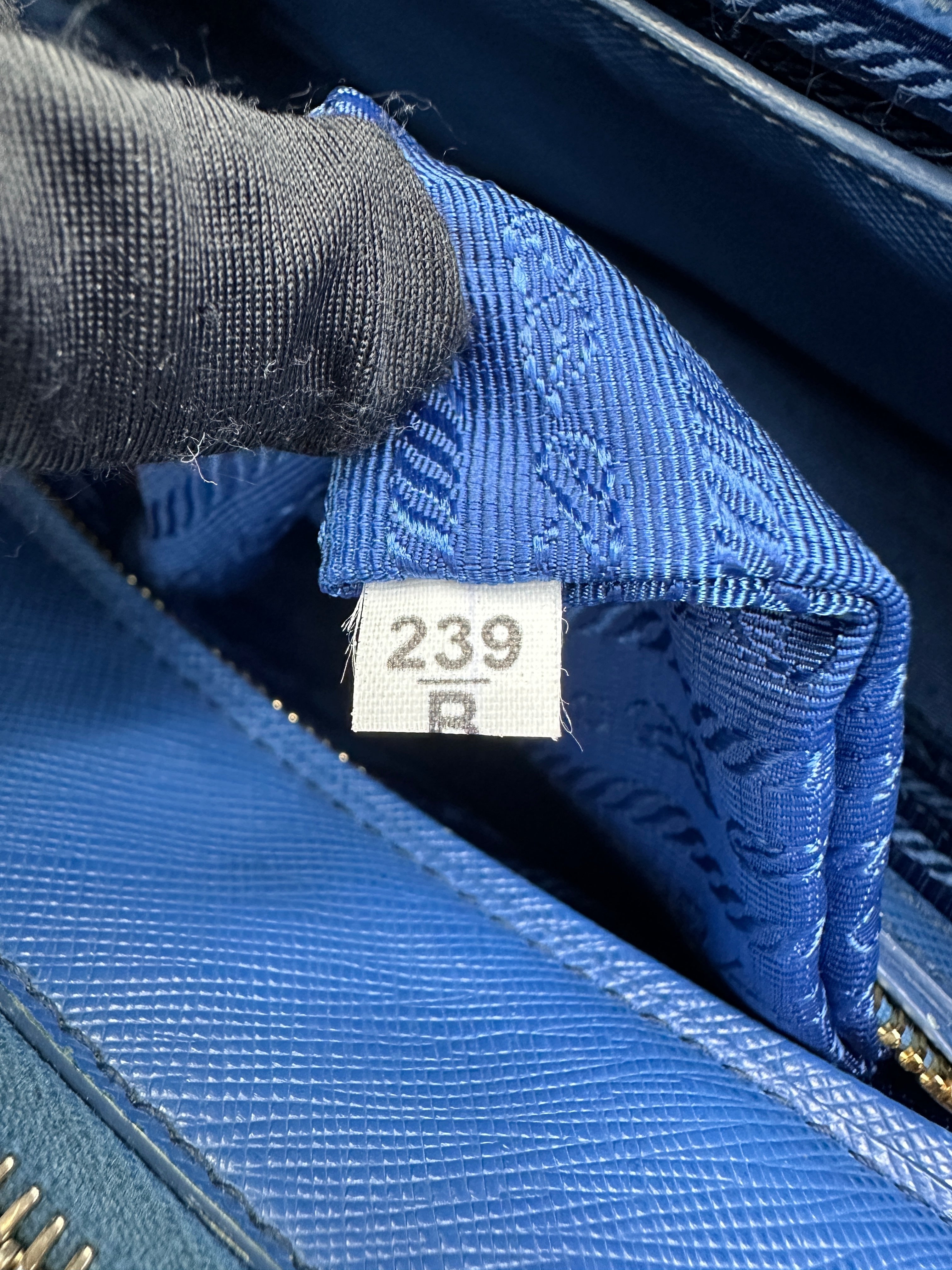 Prada Galleria Blue Saffiano Leather Medium Size Handle Bag PR272