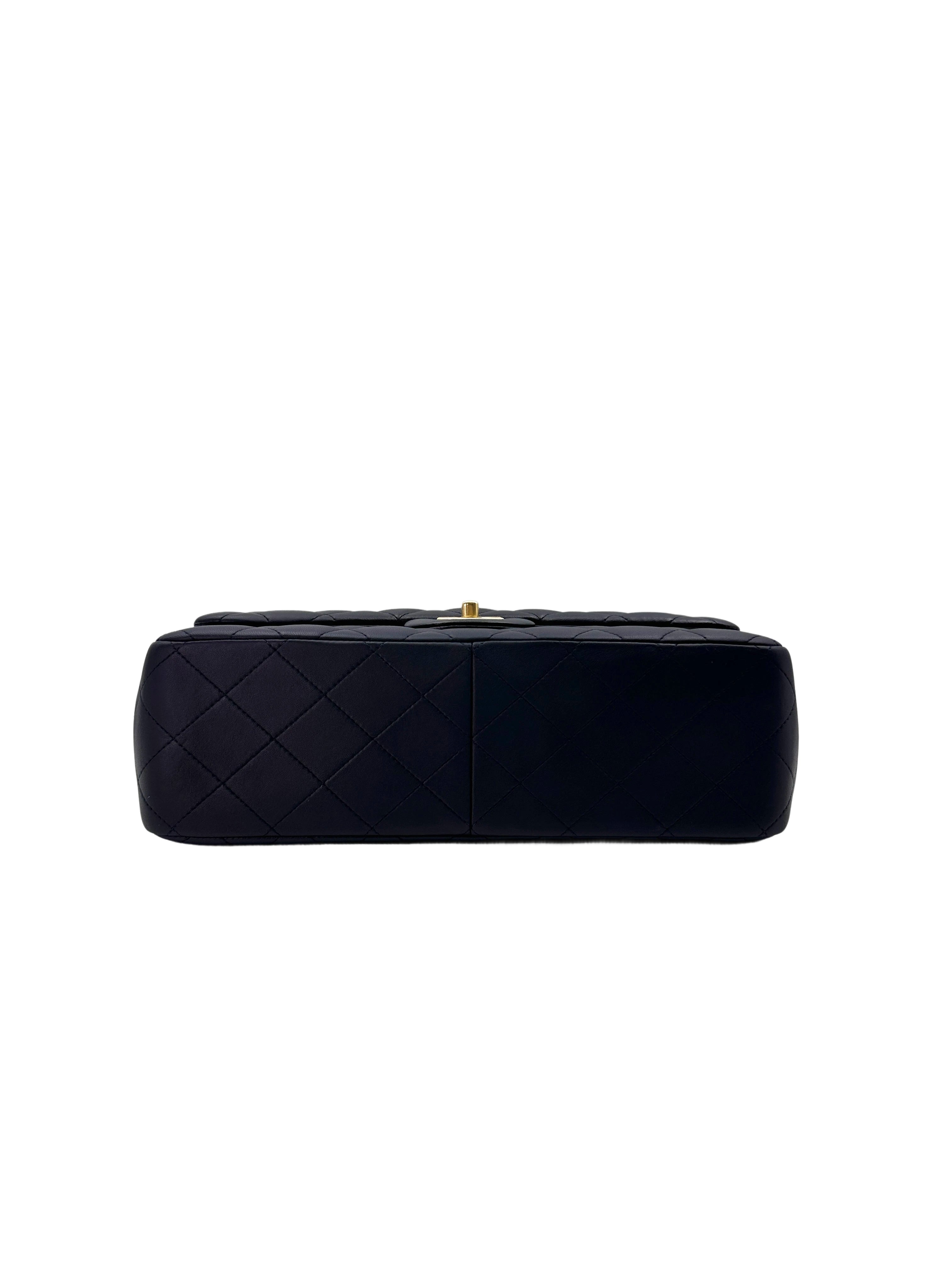 Chanel Classic Flap Navy Quilted Lambskin Jumbo Flap Bag(20***92) CC1802