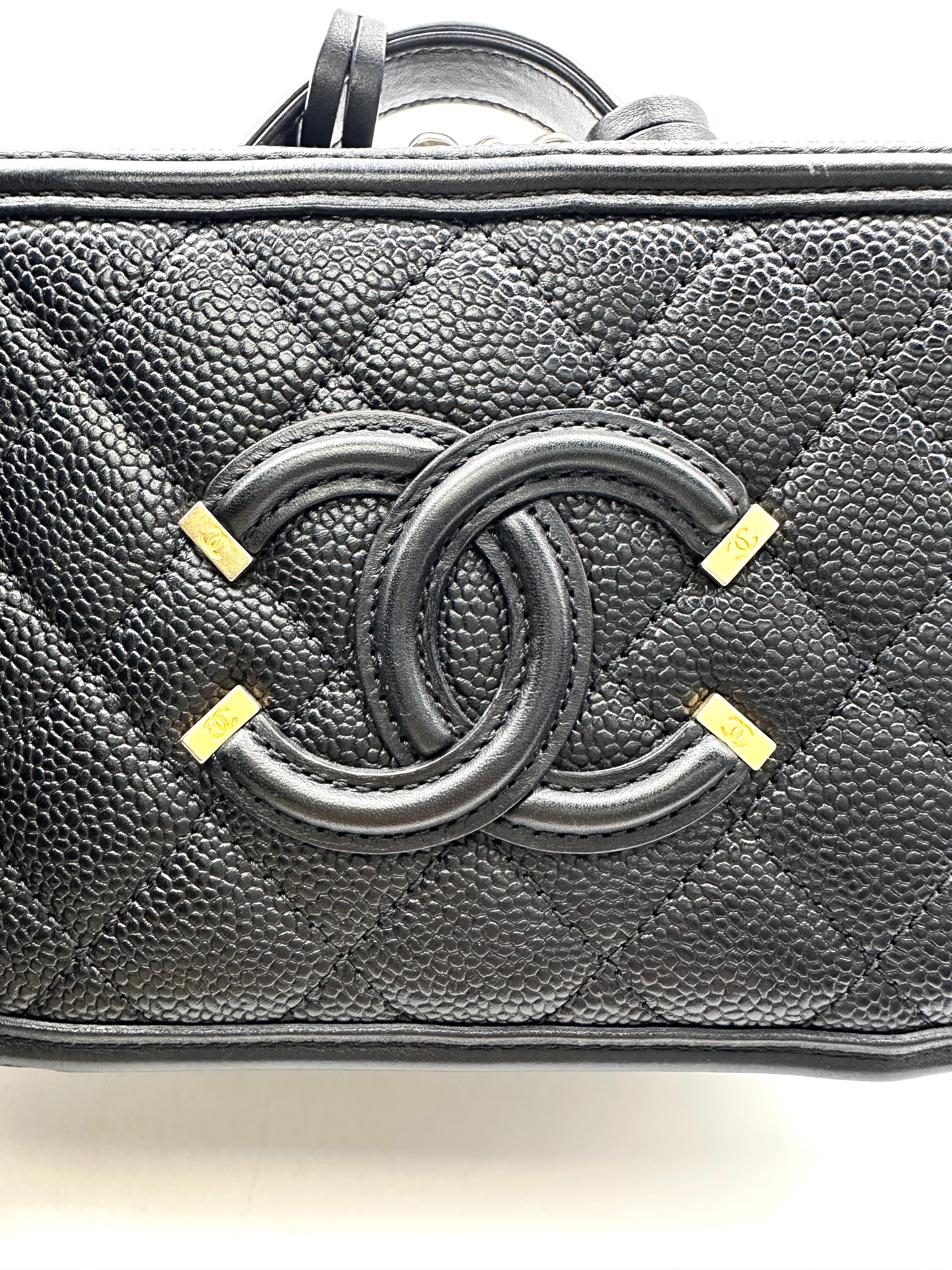 Chanel CC Filigree Black Quilted Leather Top Handle Vanity Case(26***09) CC1798