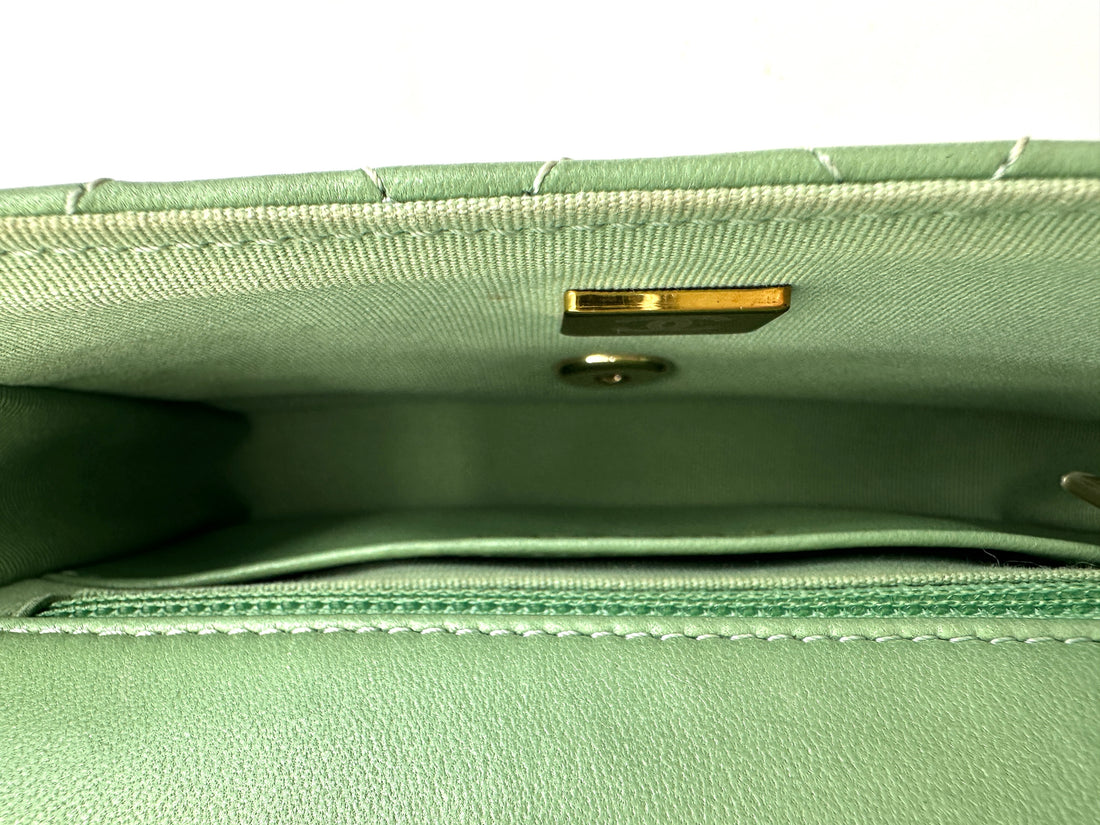 Chanel 23P Mint Green Quilted Lambskin Flap Bag With Candy Resin Heart Chain(PP***95) CC1804