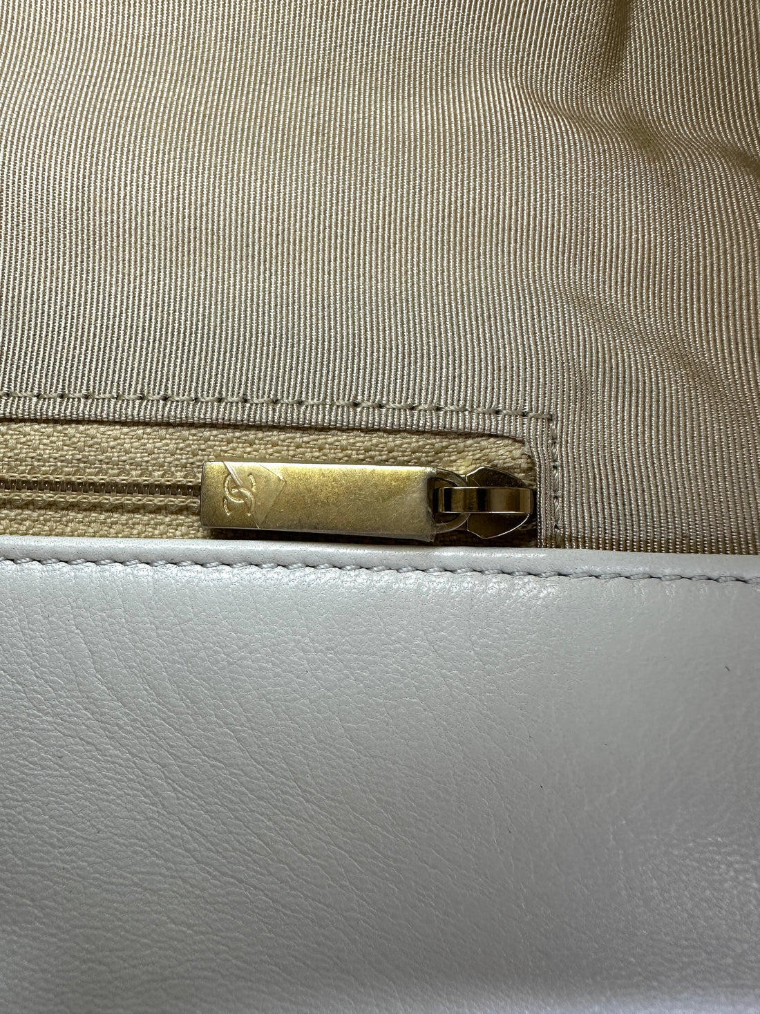 Chanel 19Bag White Quilted Leather Large Size Flap Bag With Gold Hardware(28***70) CC1806