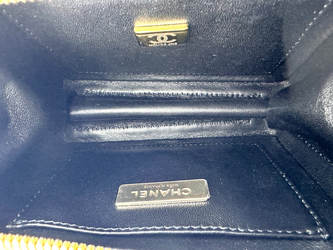 Chanel 22B Black Quilted Leather Handle Bag(N5***N8) CC1808