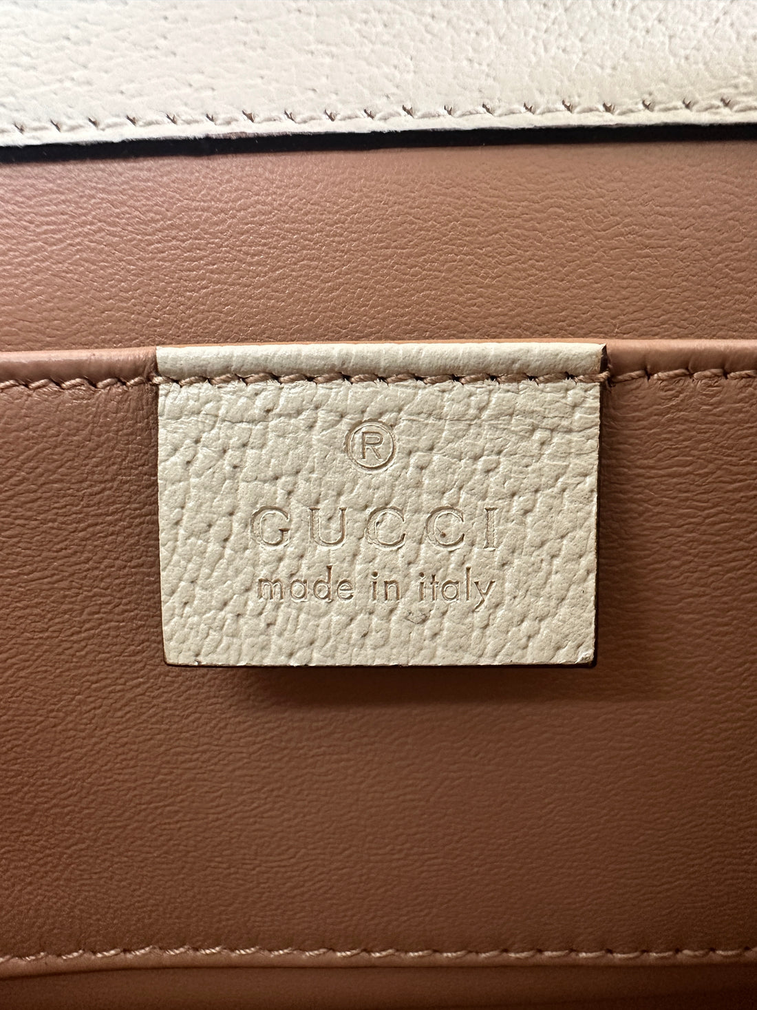 Gucci Padlock GG Supreme Berry Print Shoulder Bag GG860
