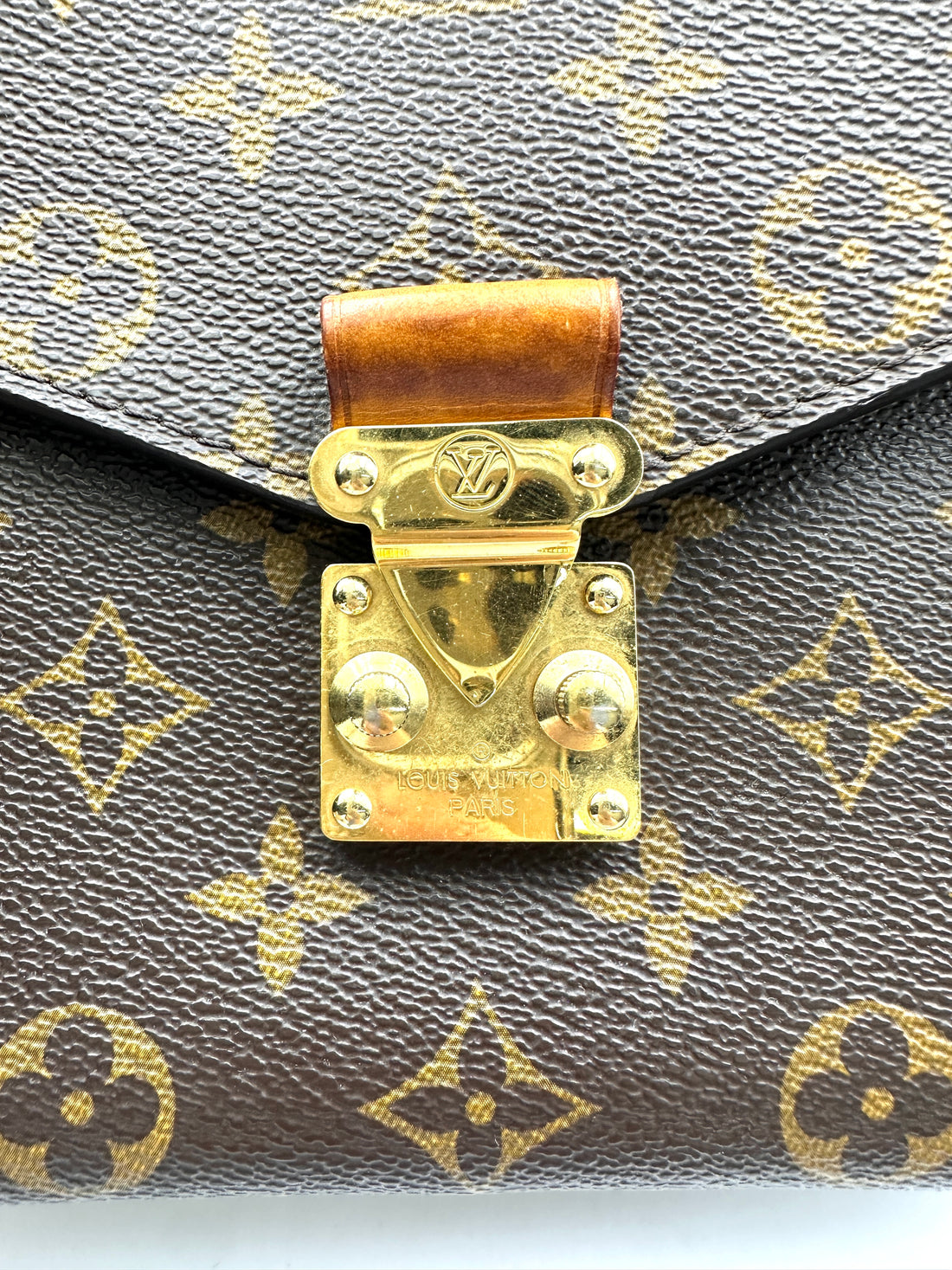 Louis Vuitton Monogram Canvas Pochette Metis LV2467
