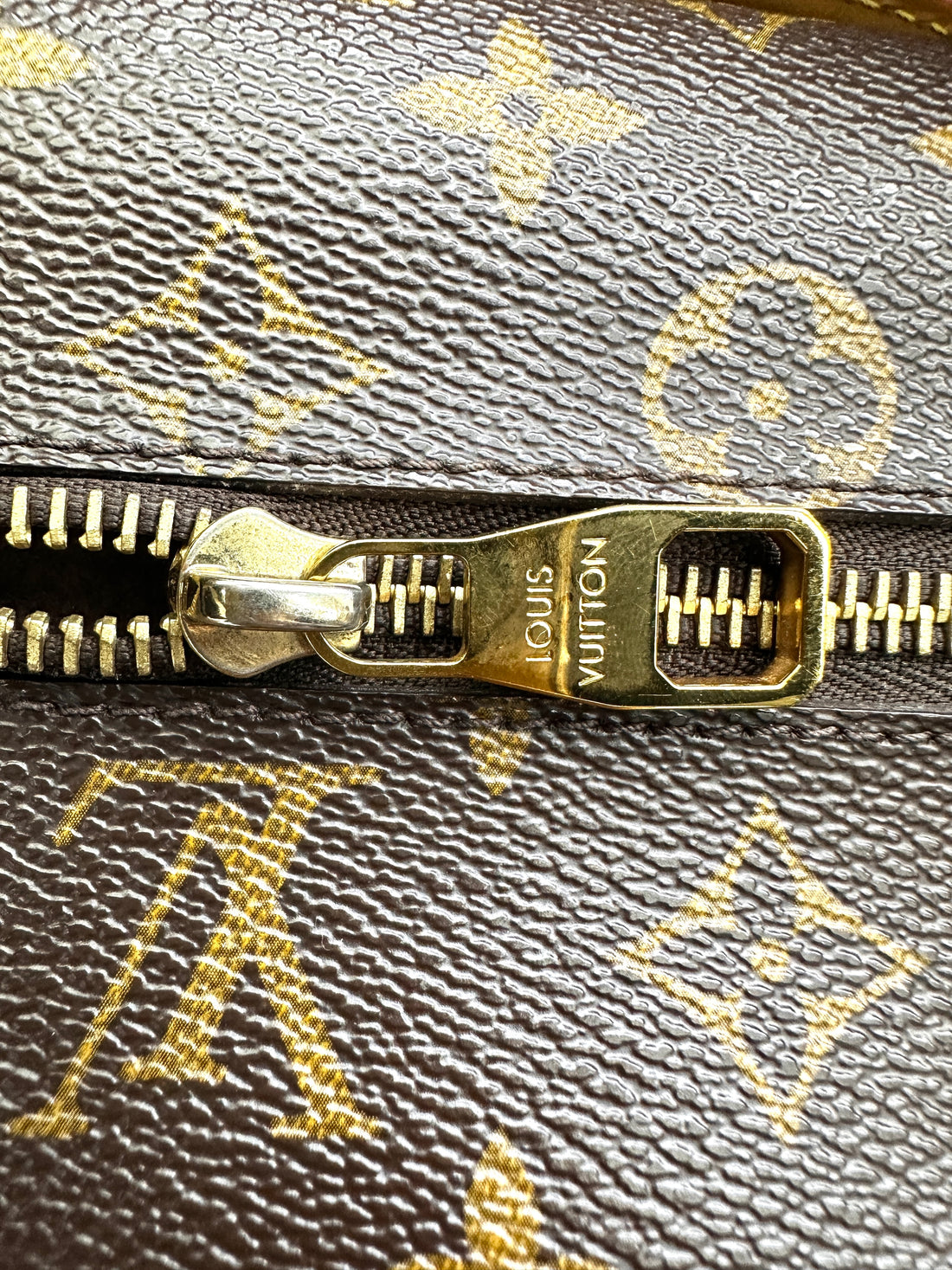 Louis Vuitton Monogram Canvas Pochette Metis LV2467