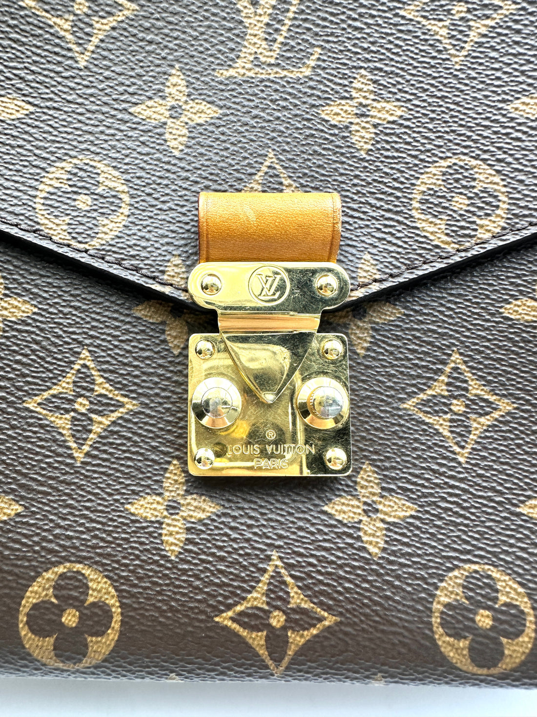 Louis Vuitton Monogram Canvas Pochette Metis LV2470