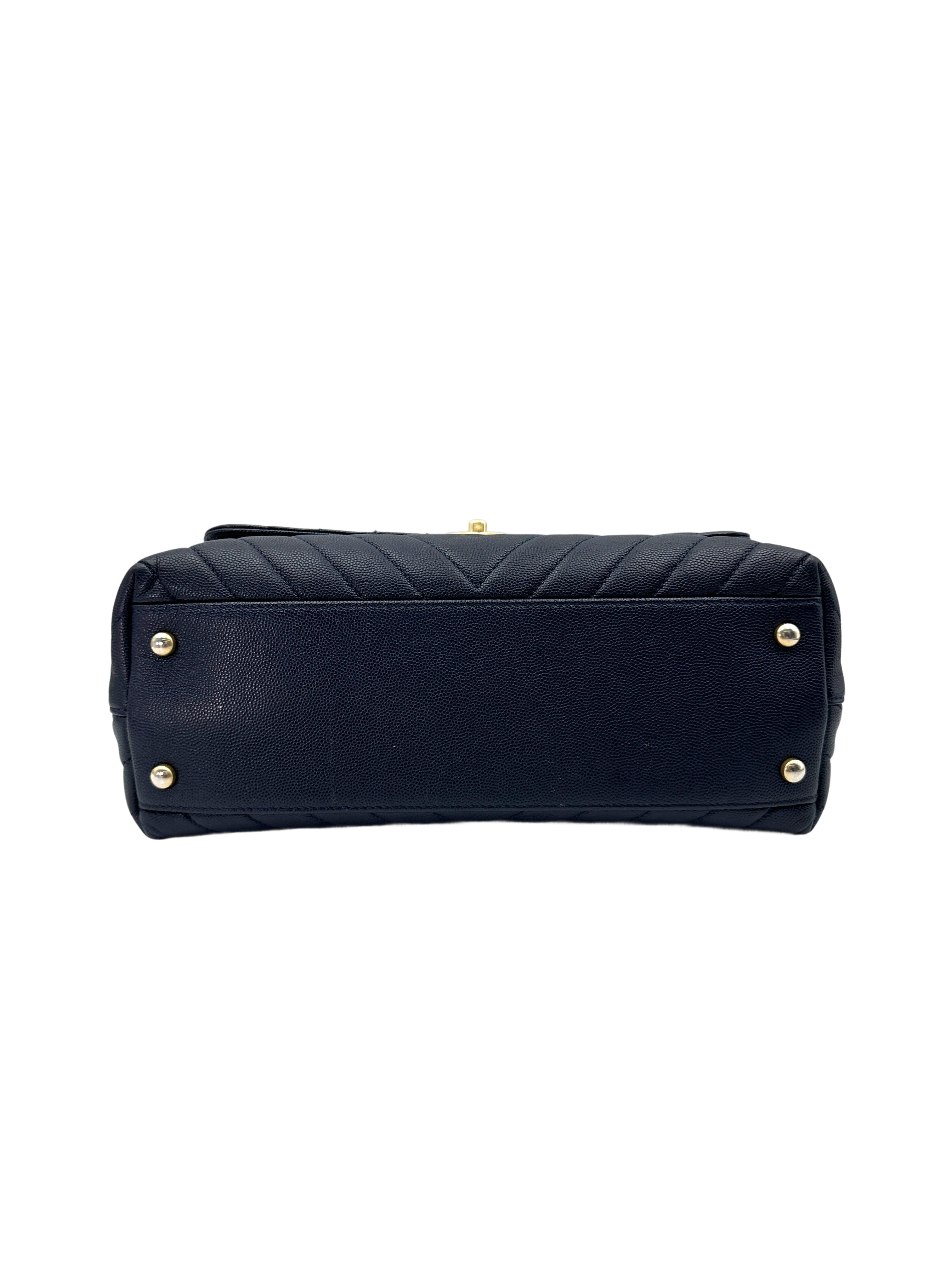 Chanel CoCo Handle Navy Chevron Quilted Leather Medium Size Shoulder Bag(26***71) CC1811
