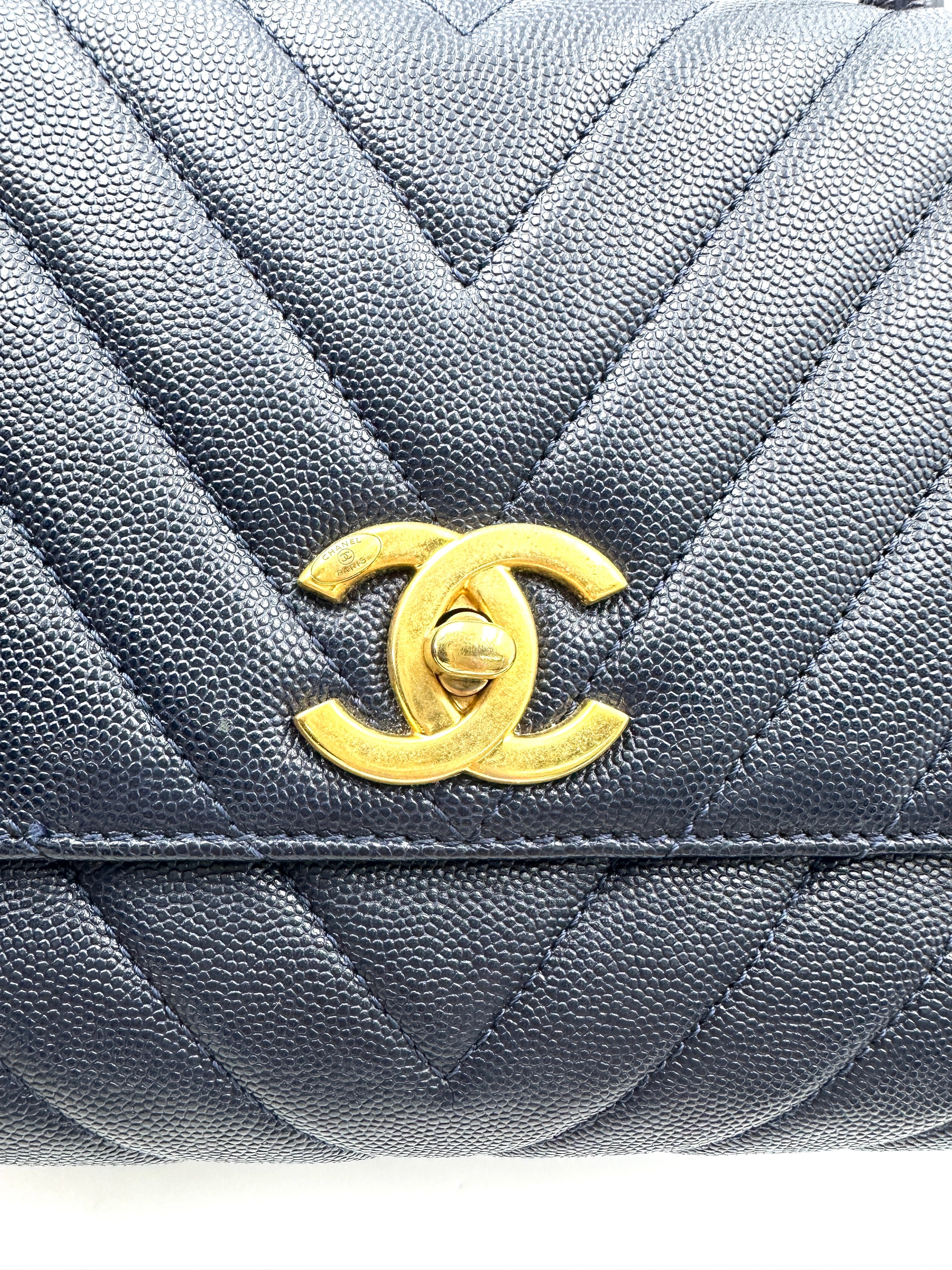 Chanel CoCo Handle Navy Chevron Quilted Leather Medium Size Shoulder Bag(26***71) CC1811