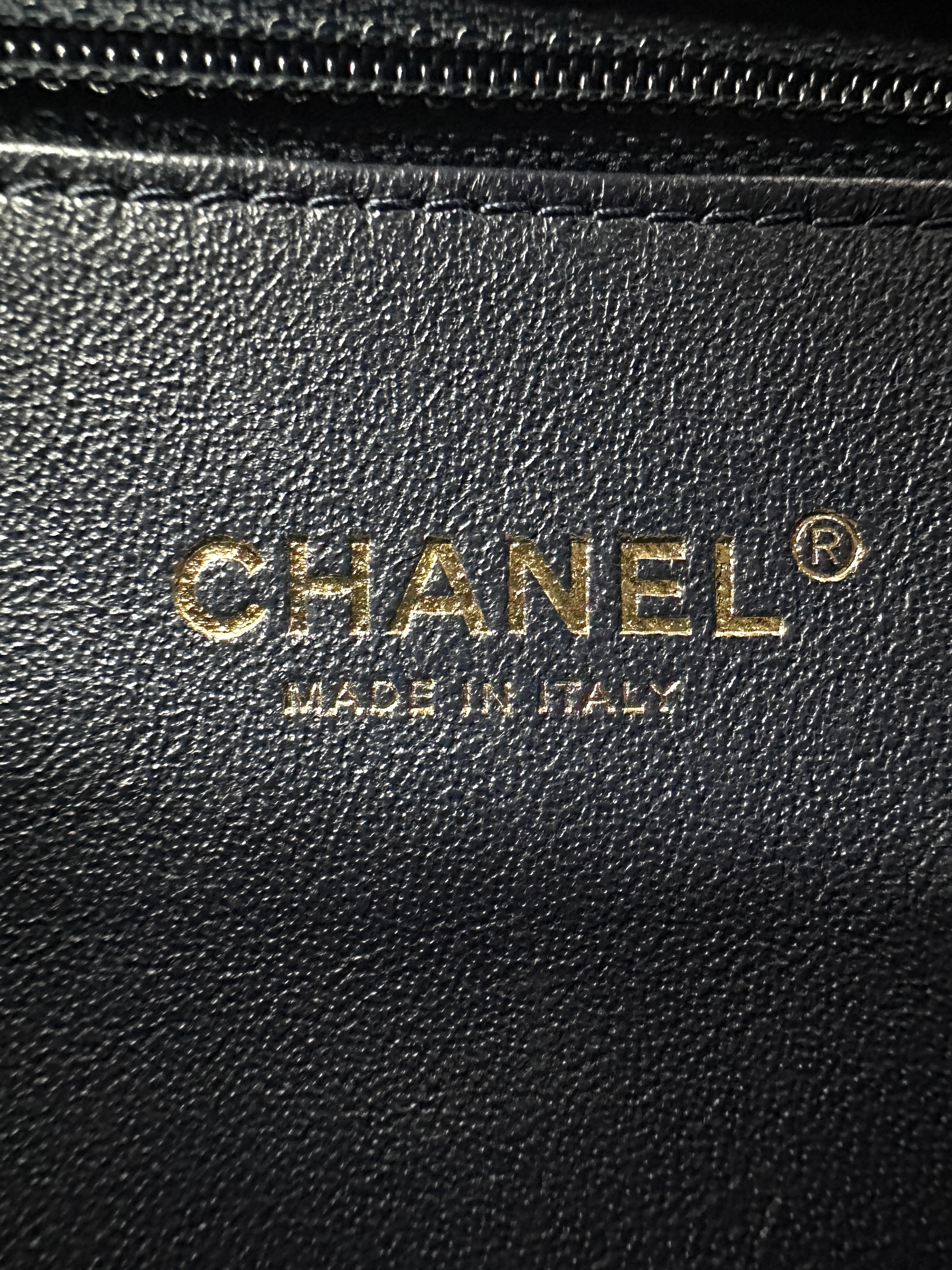 Chanel CoCo Handle Navy Chevron Quilted Leather Medium Size Shoulder Bag(26***71) CC1811