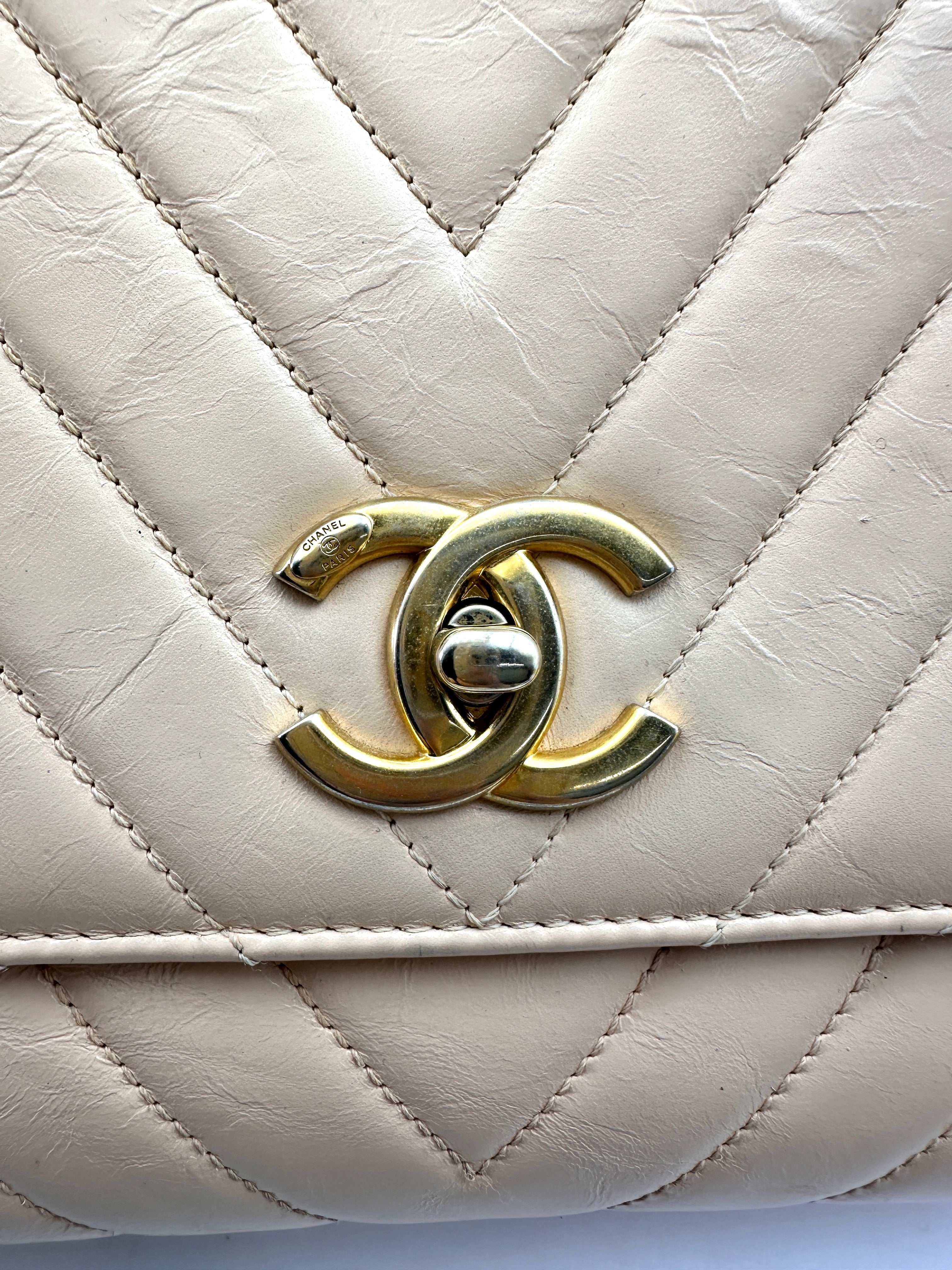 Chanel CoCo Handle White Chevron Quilted Leather Shoulder Bag(24***81) CC1816