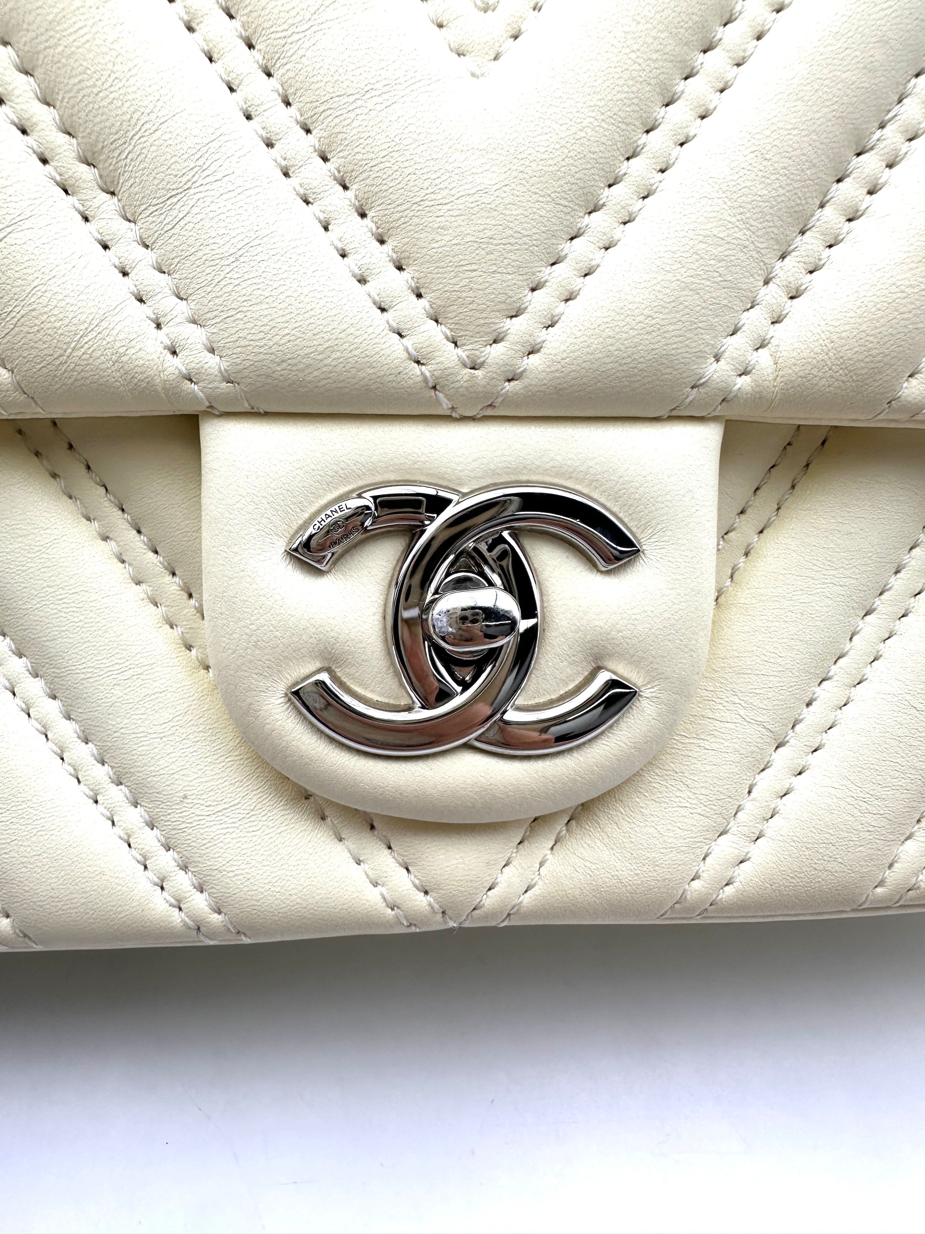 Chanel Classic Flap White Chevron Quilted Leather Flap Bag(21***41) CC1815