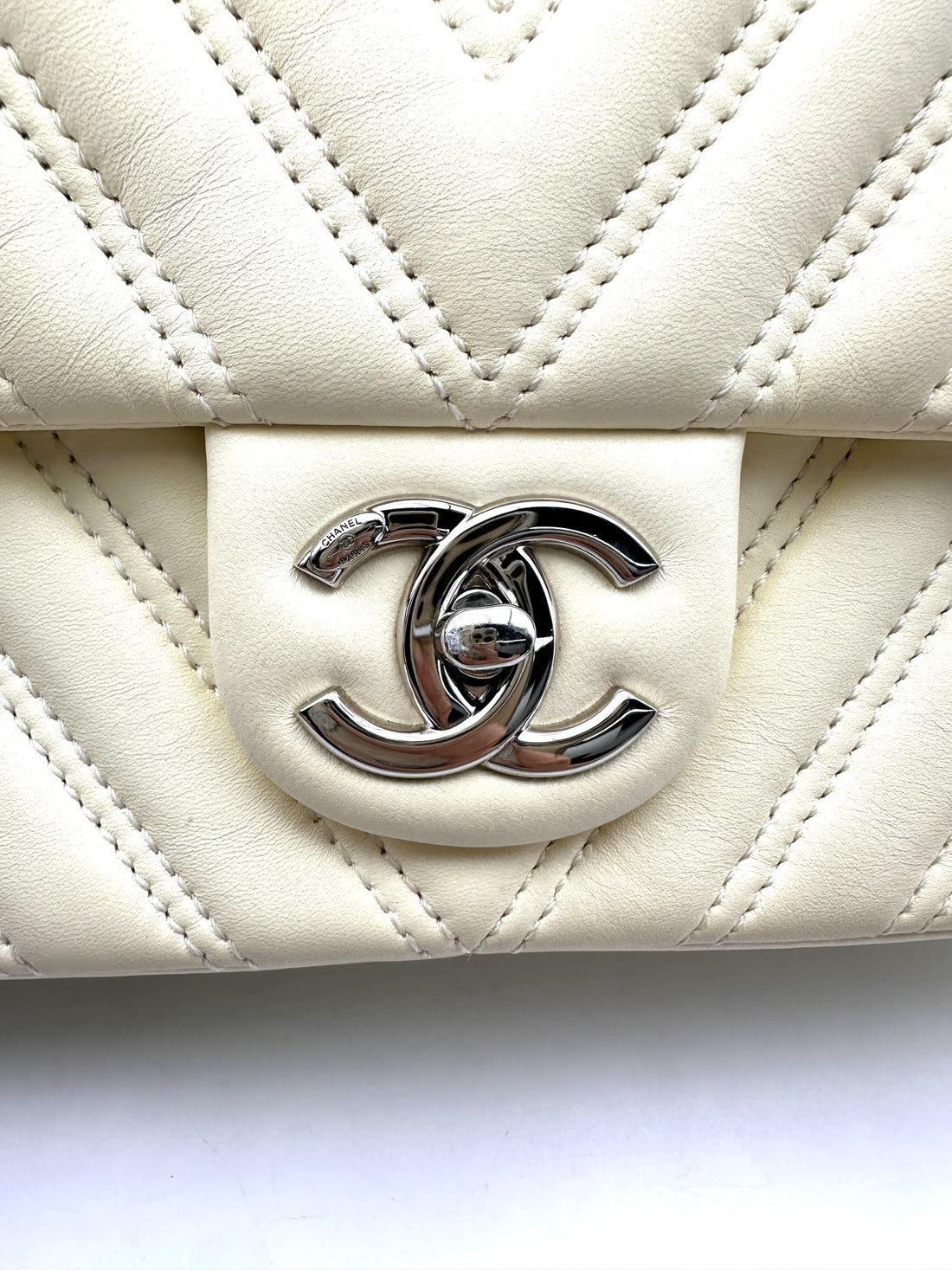 Chanel Classic Flap White Chevron Quilted Leather Flap Bag(21***41) CC1815