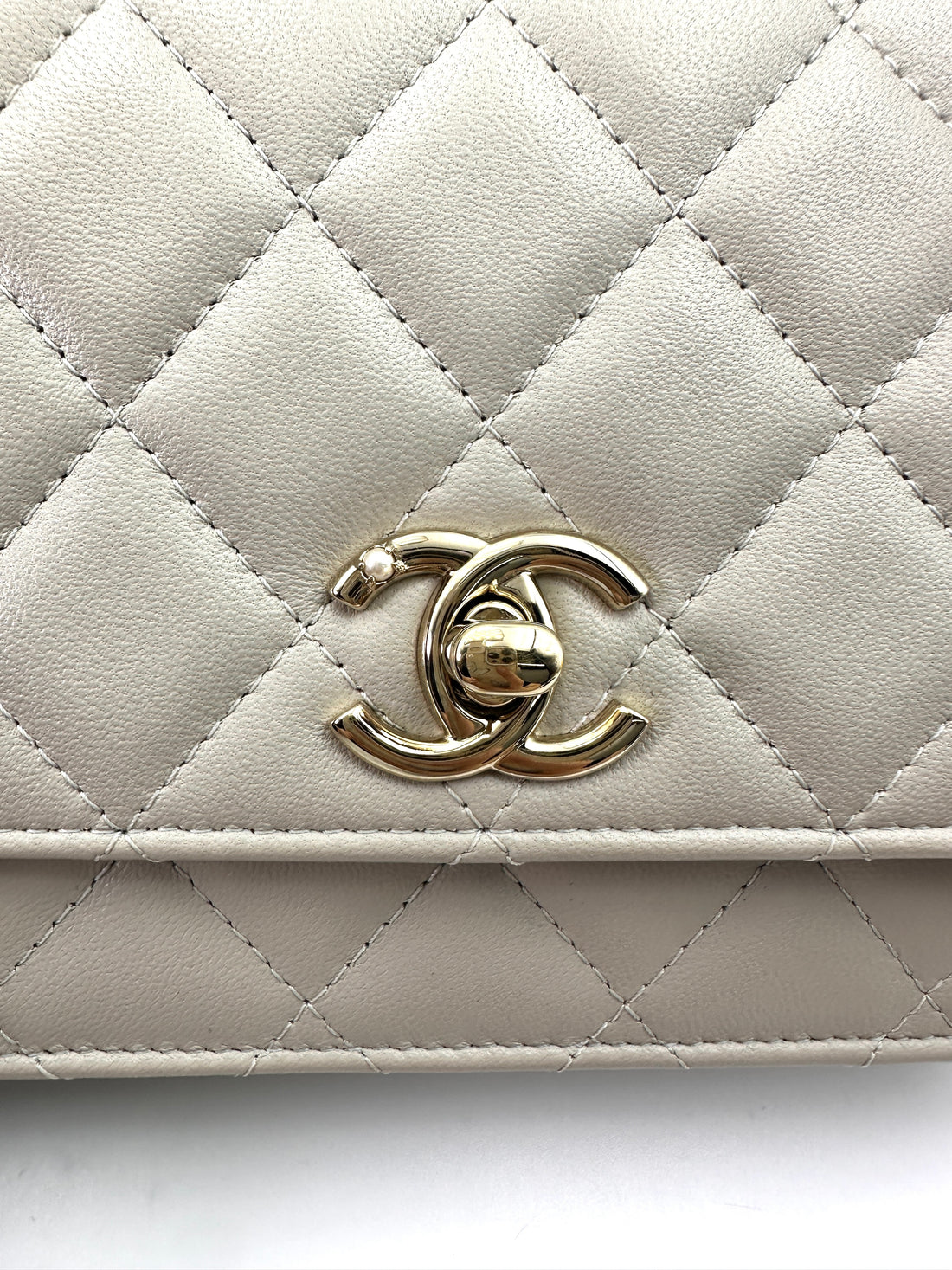 Chanel 24S White Quilted Leather Flap Bag With Gold Hardware(GA***96) IRIS182