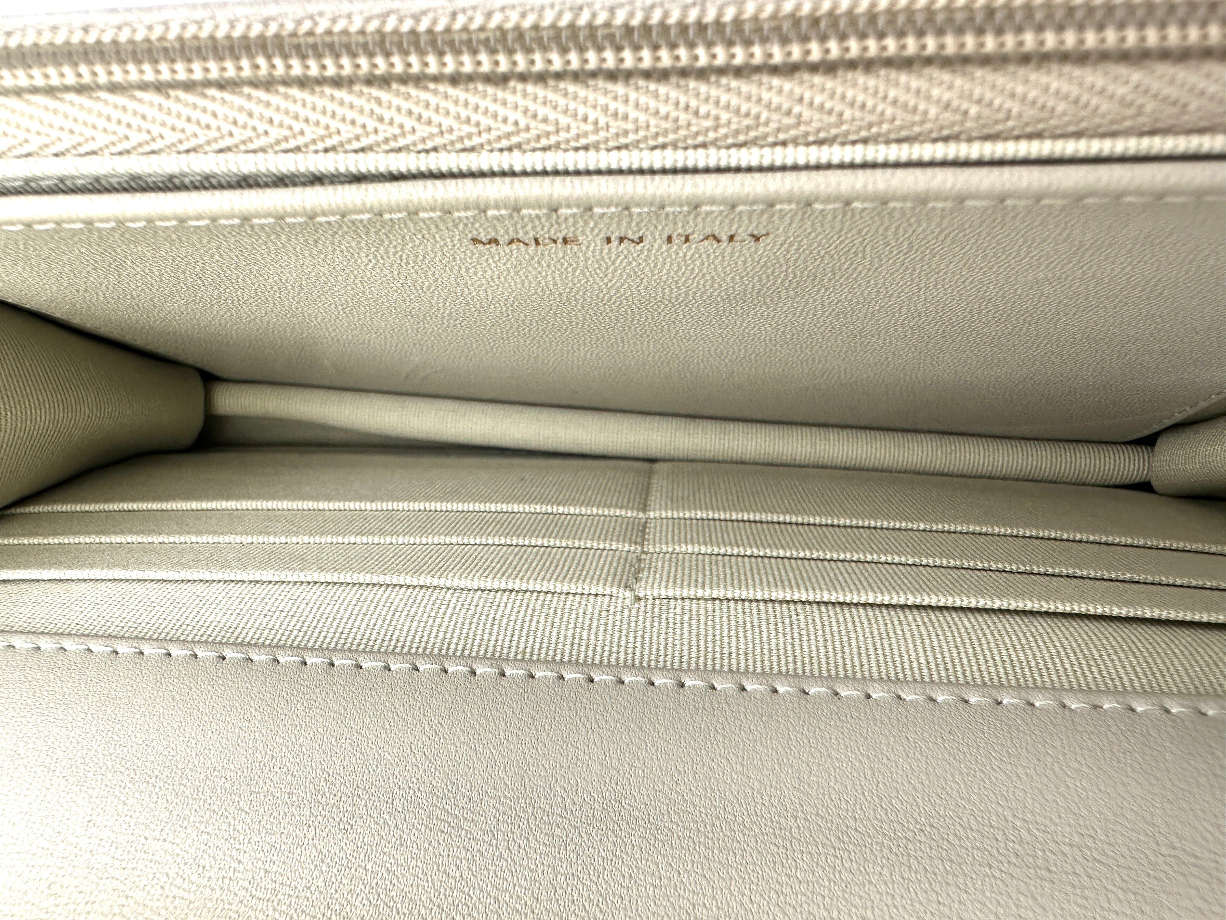 Chanel 24S White Quilted Leather Flap Bag With Gold Hardware(GA***96) IRIS182