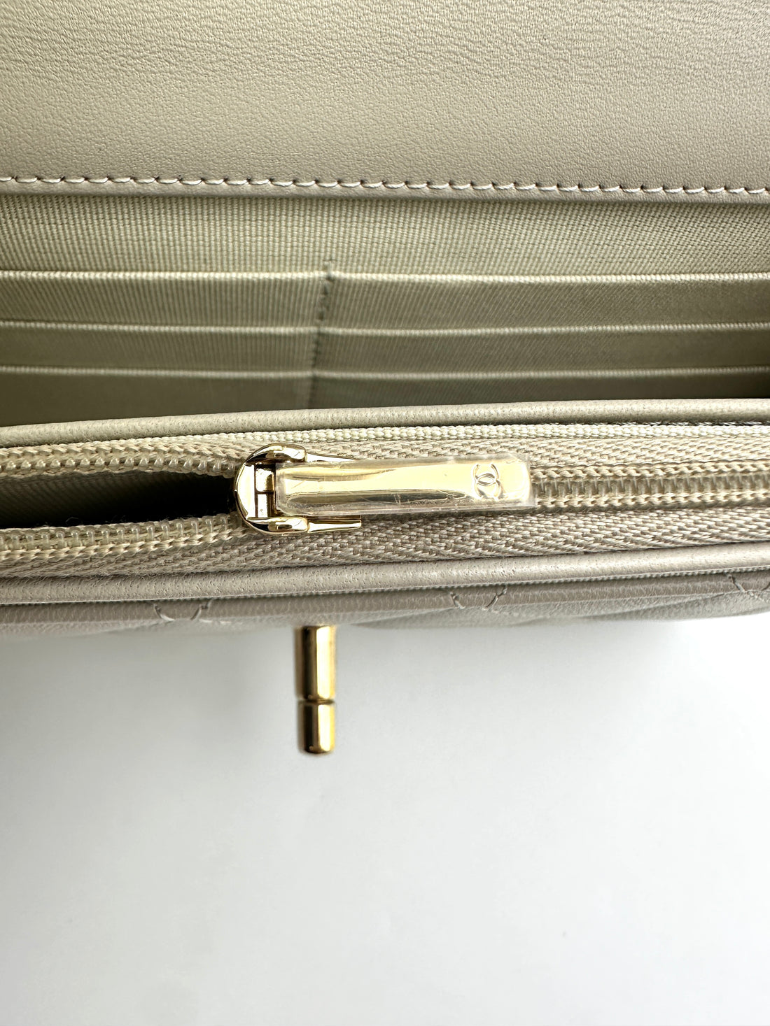 Chanel 24S White Quilted Leather Flap Bag With Gold Hardware(GA***96) IRIS182