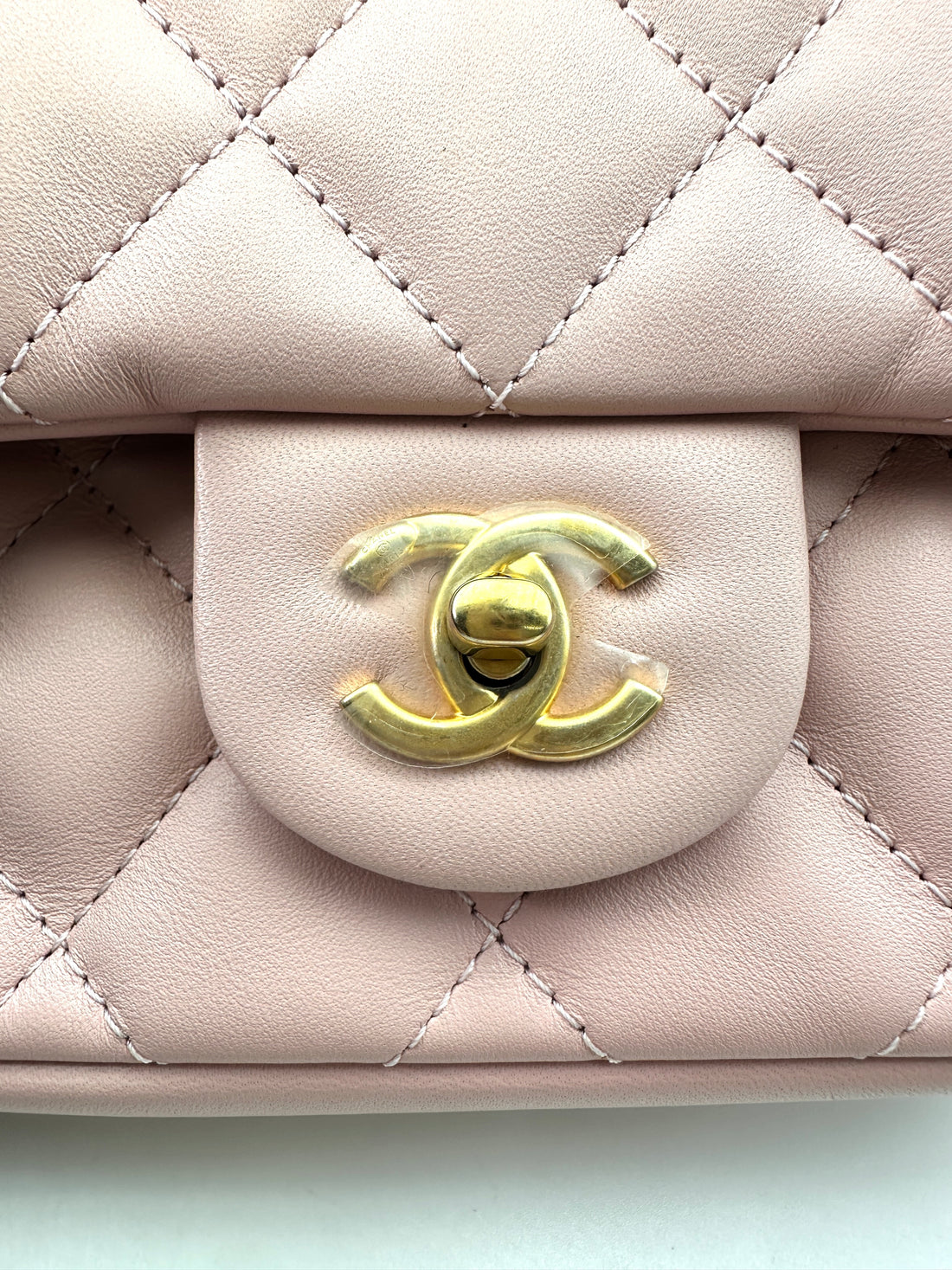 Chanel 22B Pink Quilted Leather Flap Bag With Heart Charms(ET***E1) IRIS183