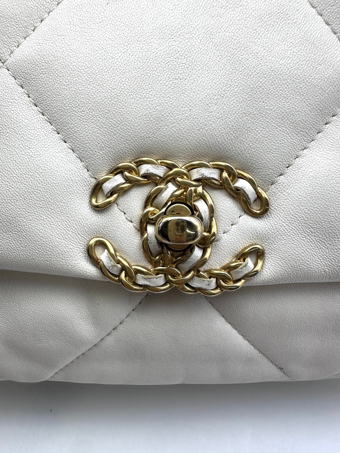 Chanel 19Bag White Quilted Leather Small Size Flap Bag With Gold Hardware(30***60) CC1824