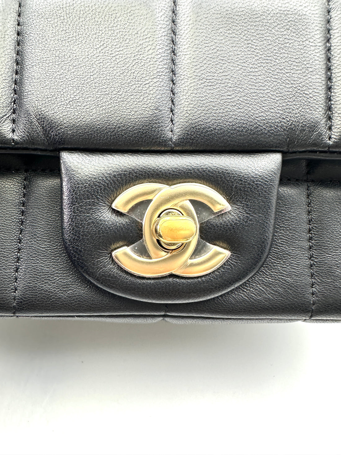 Chanel 23P Black Chocolate Bar Flap Bag With Gold Hardware(N0***71) CC1826