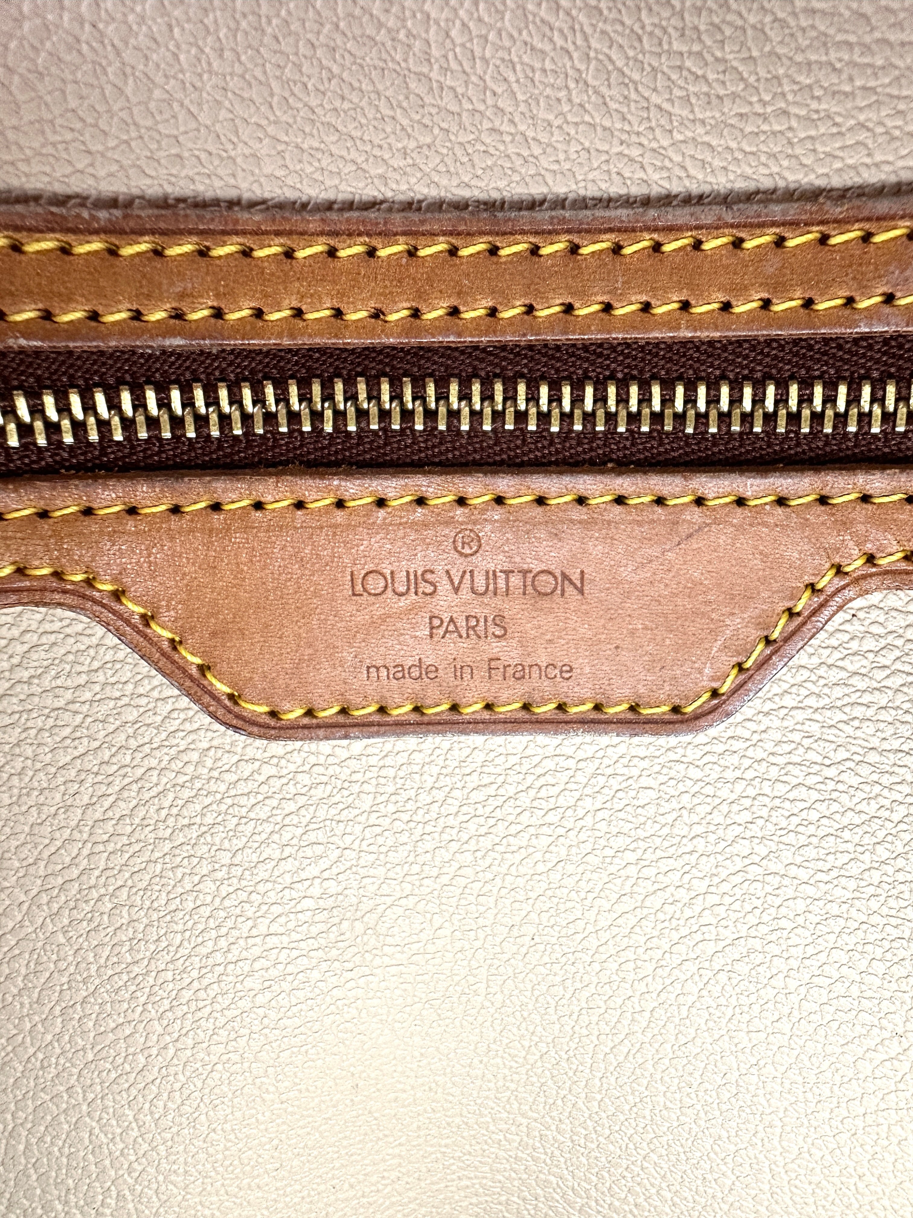 Louis Vuitton Petit Bucket 23 Monogram Canvas Shoulder Bag LV2500