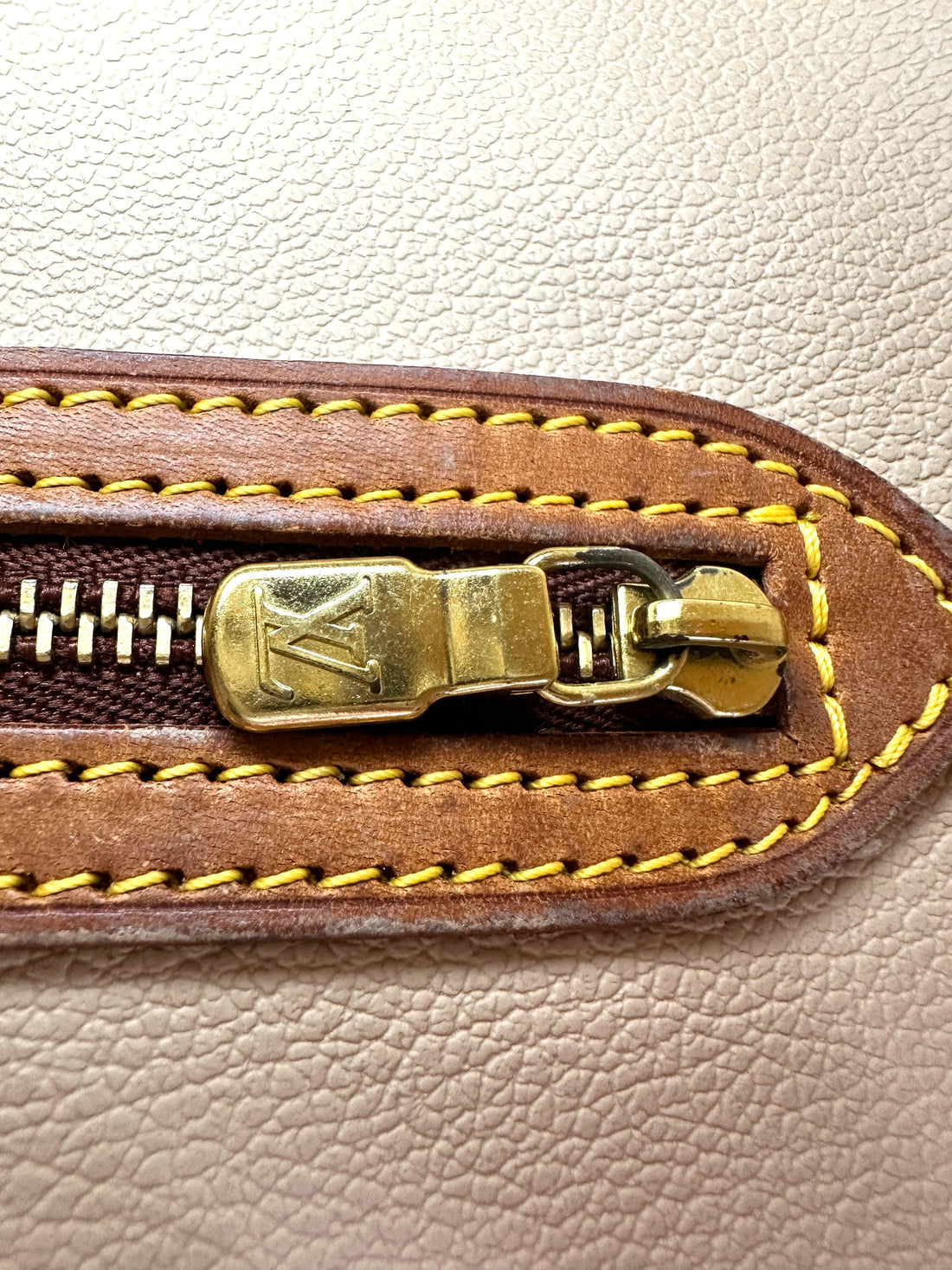 Louis Vuitton Petit Bucket 23 Monogram Canvas Shoulder Bag LV2500