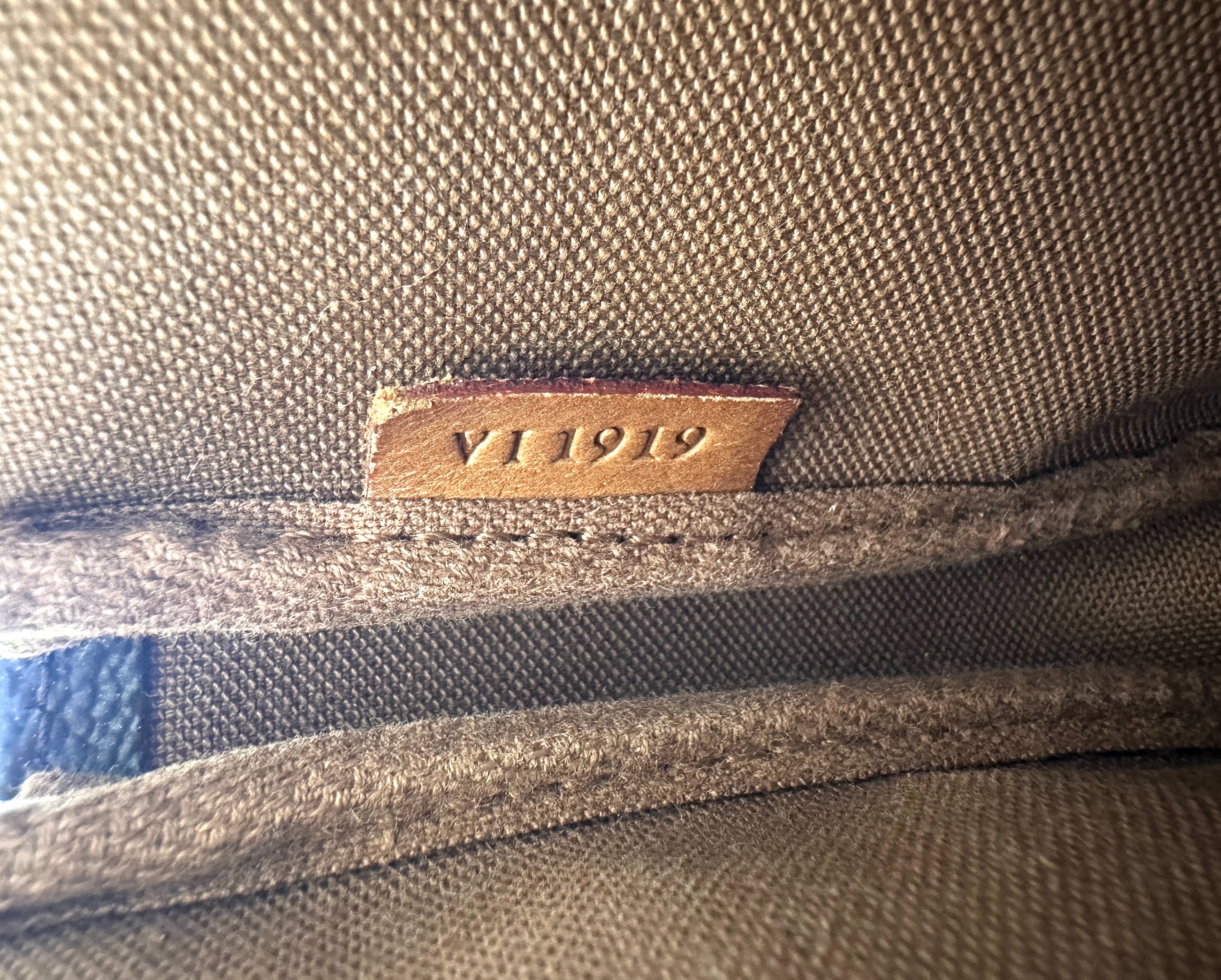 Louis Vuitton Monogram Canvas Pochette Accessoires LV2499