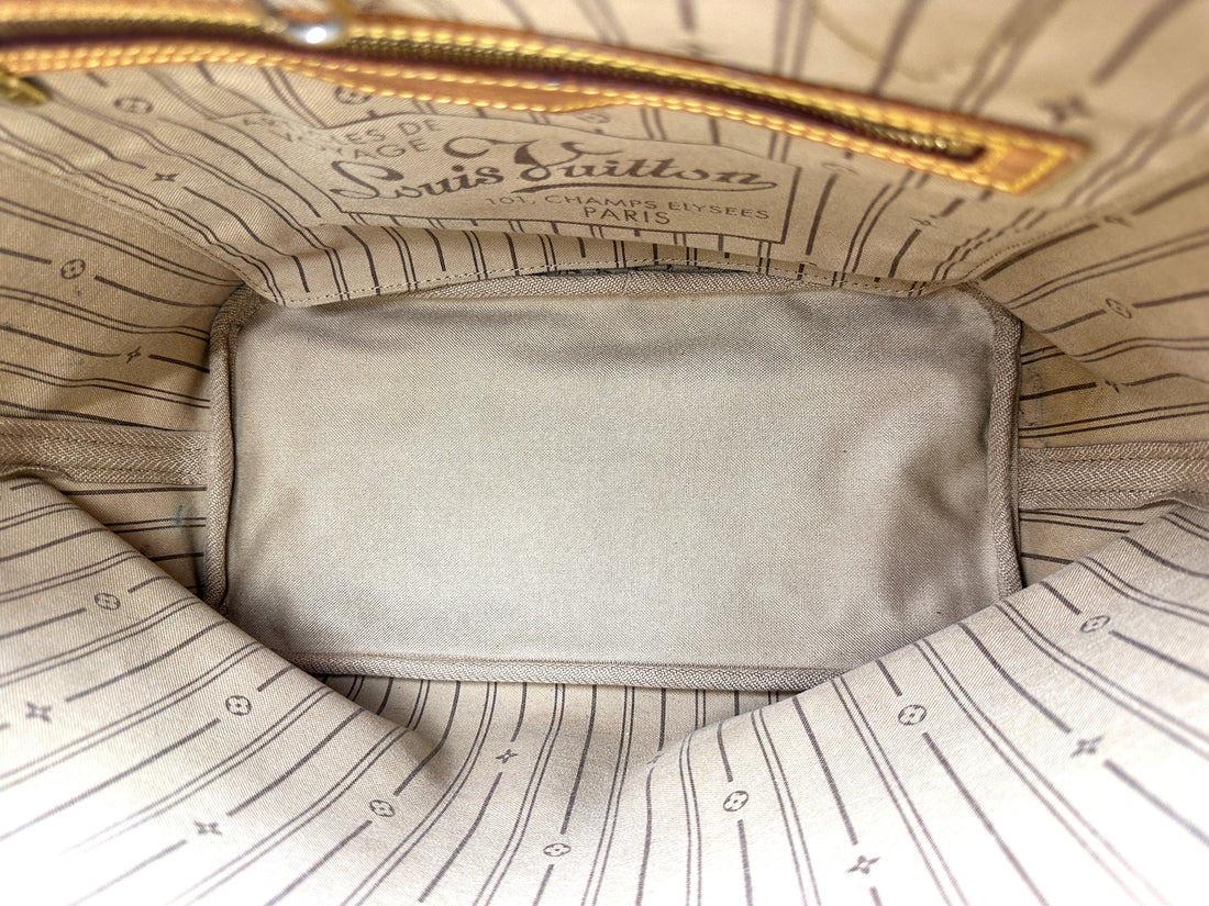 Louis Vuitton Neverfull Monogram Canvas Shoulder Bag LV2498