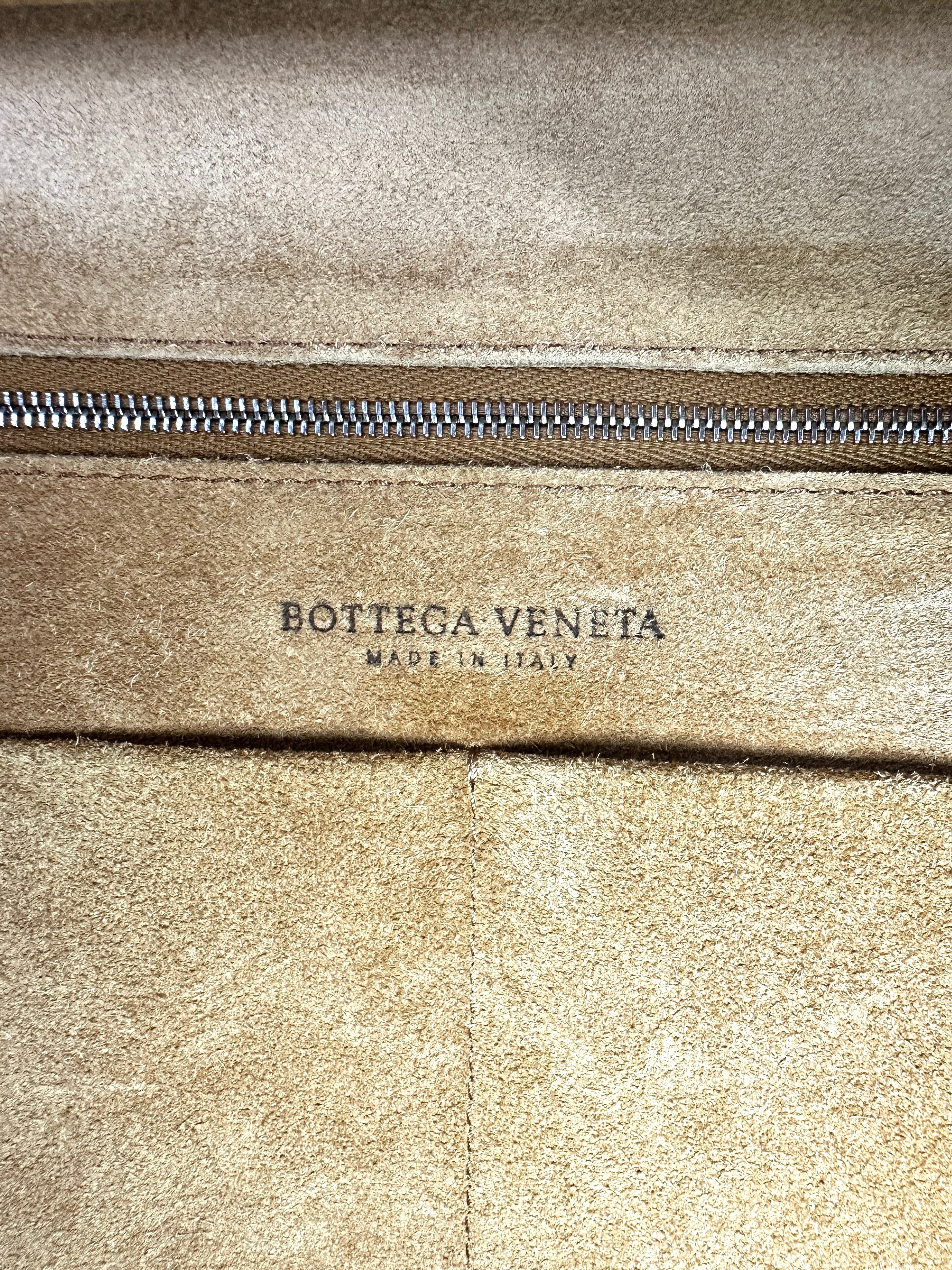 Bottega Veneta Arco Black Leather Tote Handle bag BV124