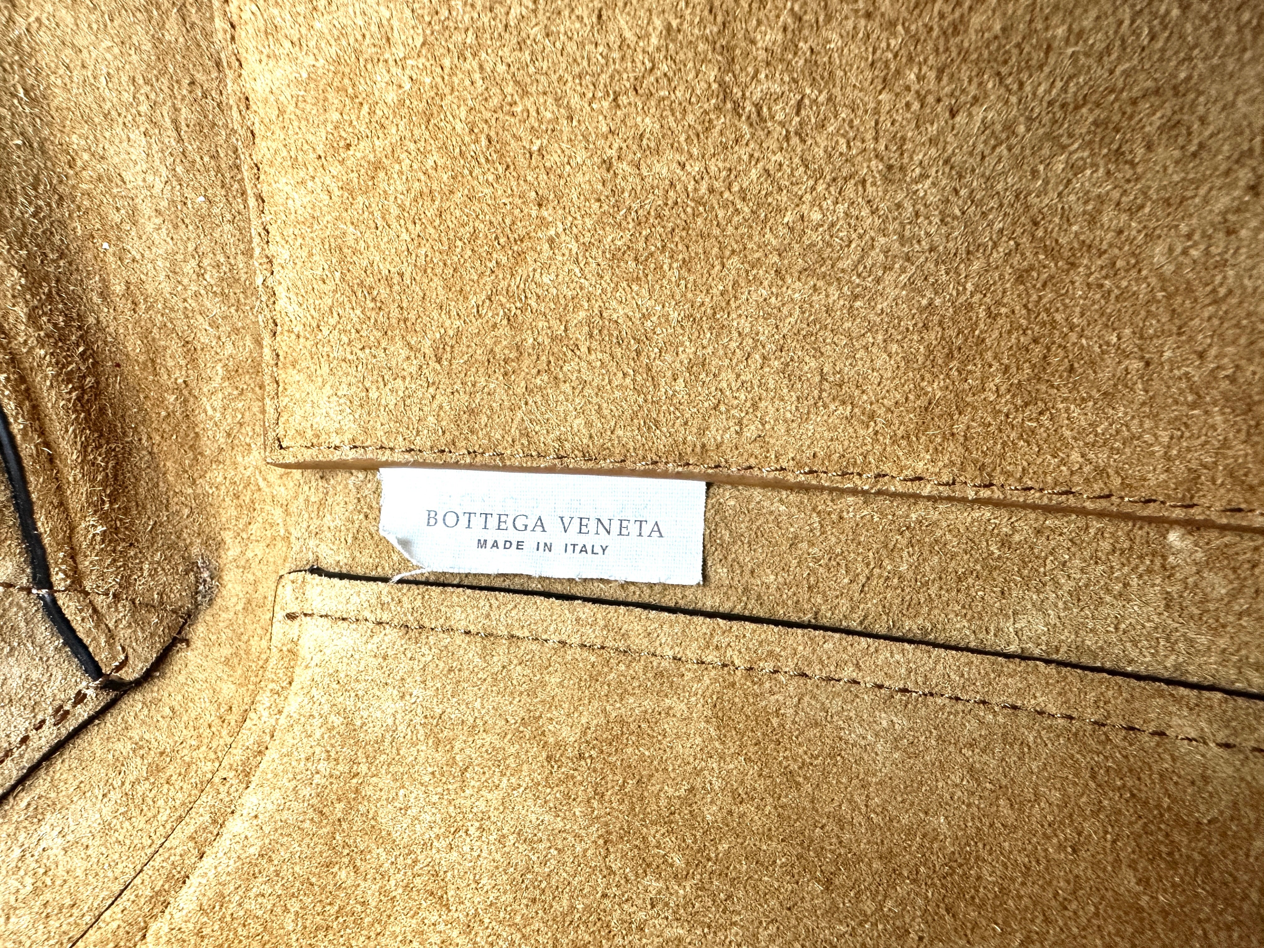 Bottega Veneta Arco Black Leather Tote Handle bag BV124