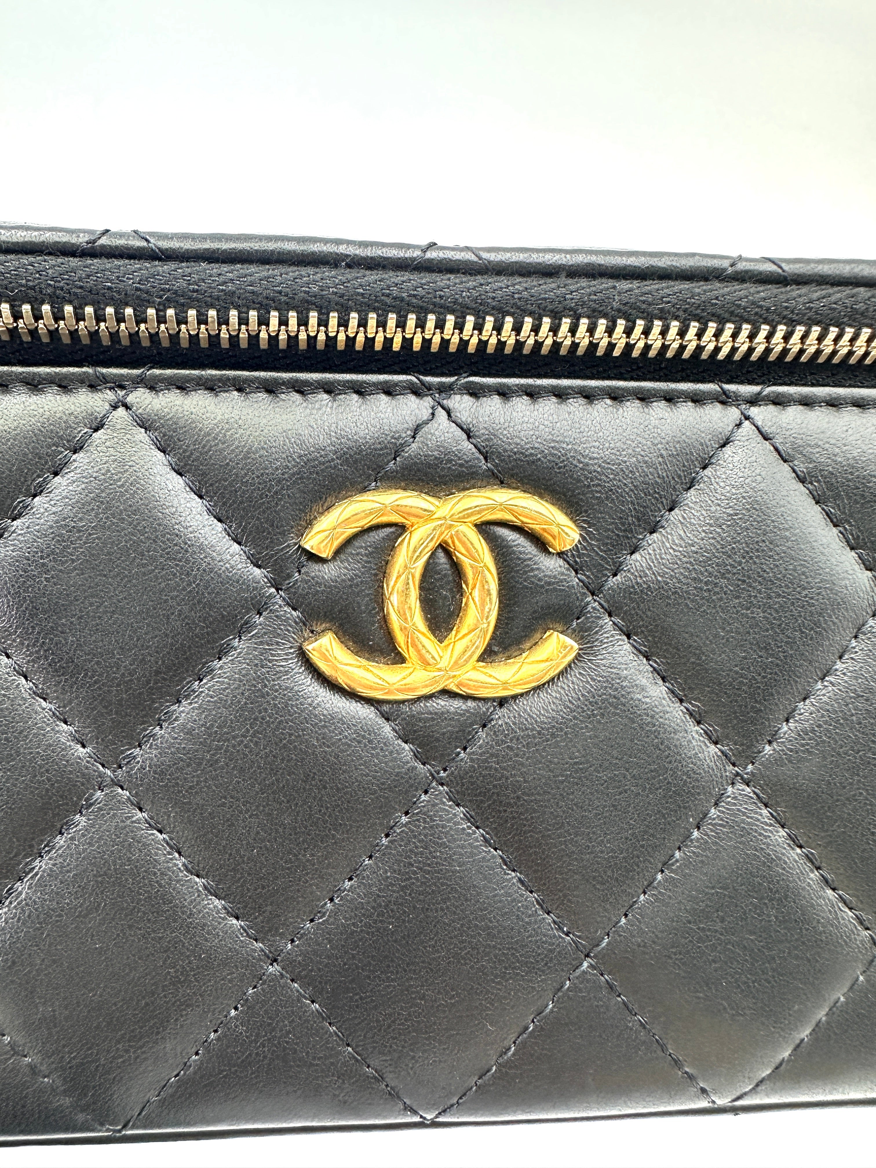 Chanel Black Quilted Leather Vanity Case With Gold Hardware(JT***N1) CC1840