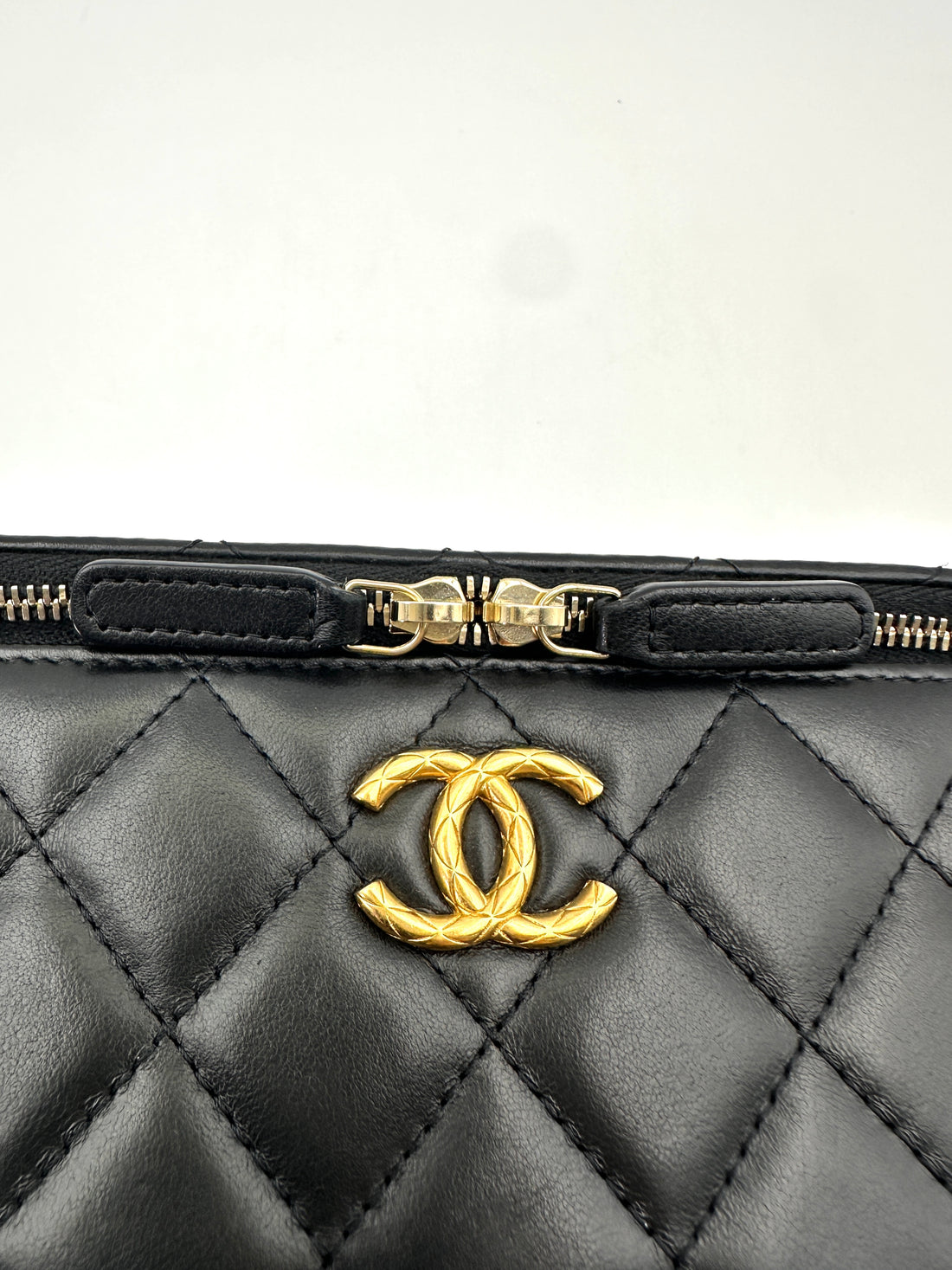 Chanel Black Quilted Leather Vanity Case With Gold Hardware(JT***N1) CC1840