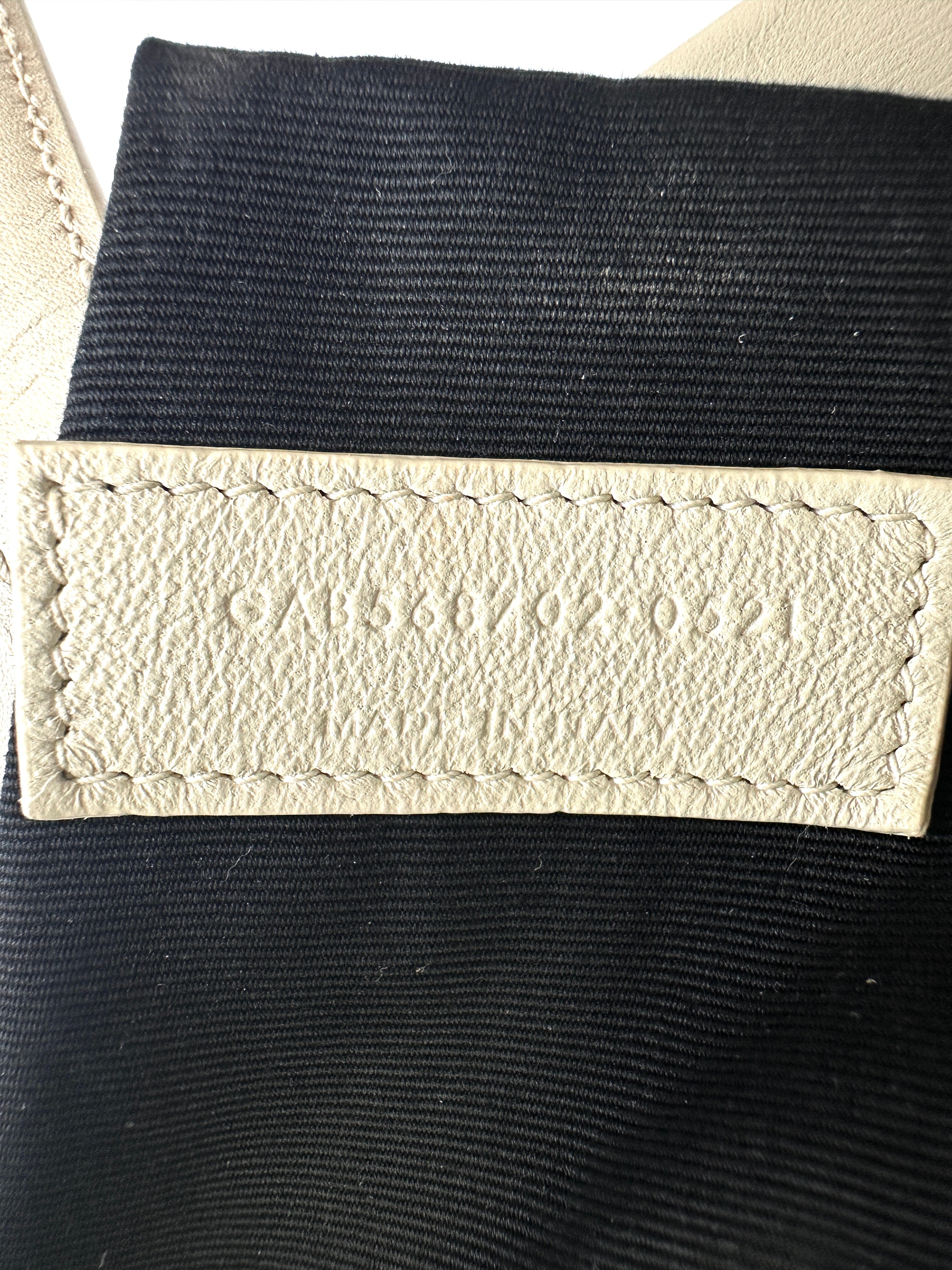 Saint Laurent Manhattan White Leather Handle Bag With Gold Hardware SL193