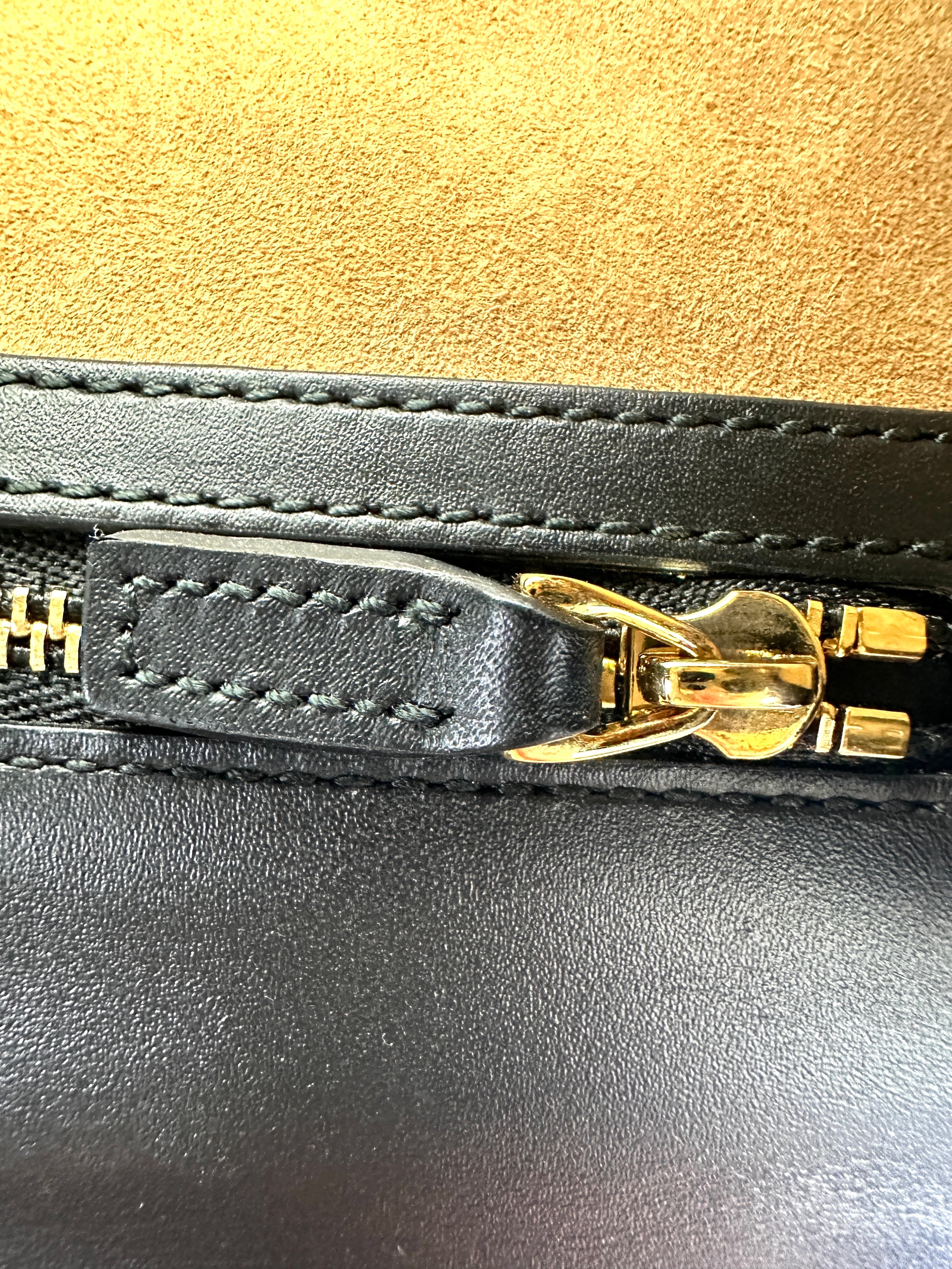 Gucci Sylvie Black Leather Handle Bag GG877