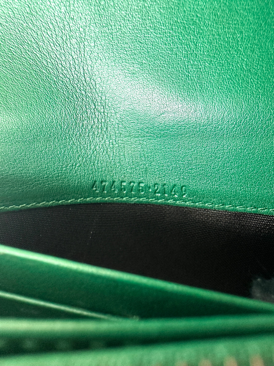 Gucci GG Marmont Green Chevron Quilted Leather Wallet On Chain GG890