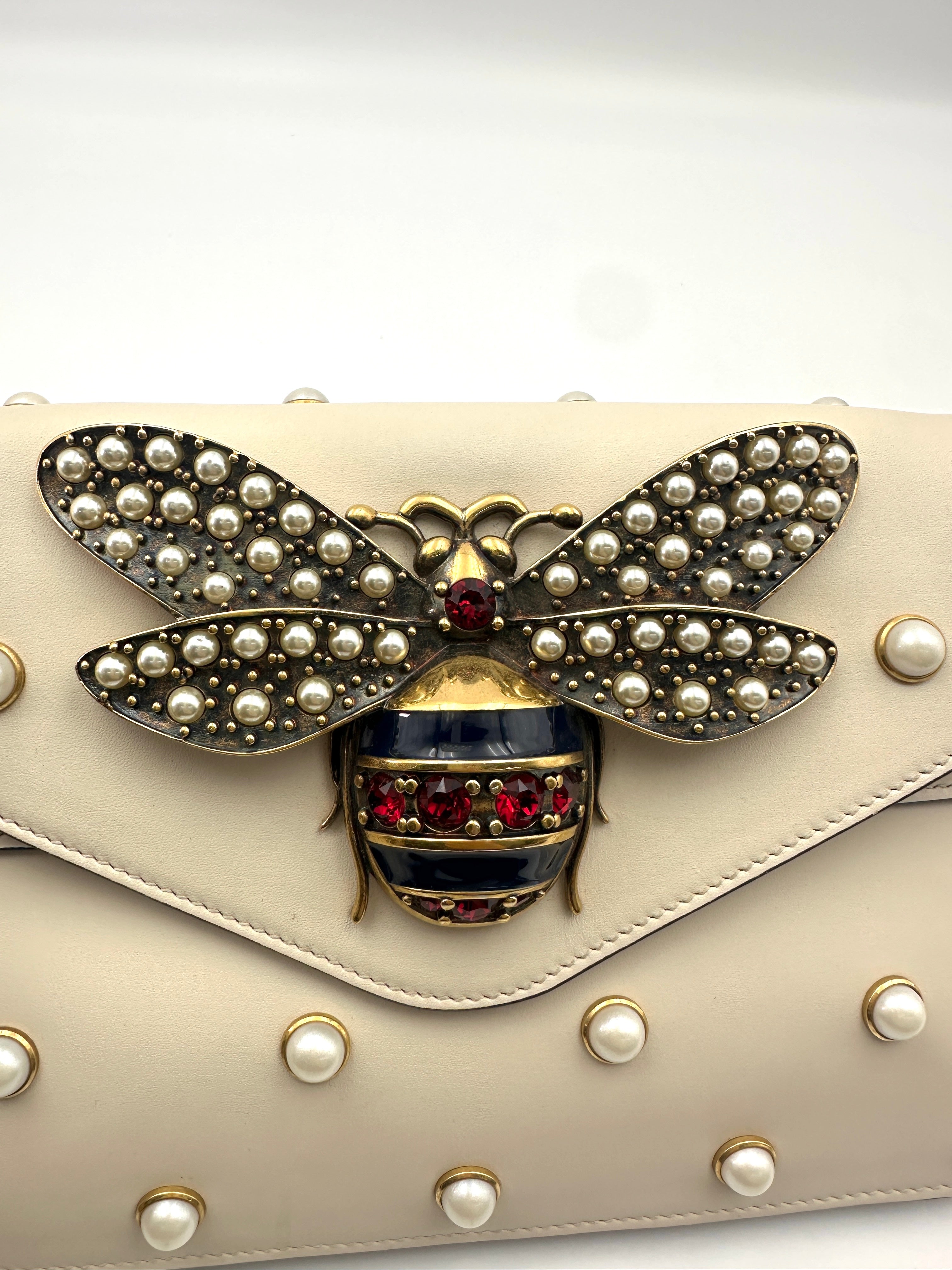 Gucci Queen Margaret Broadway Bee White Leather Pearl Studded Shoulder Bag GG886