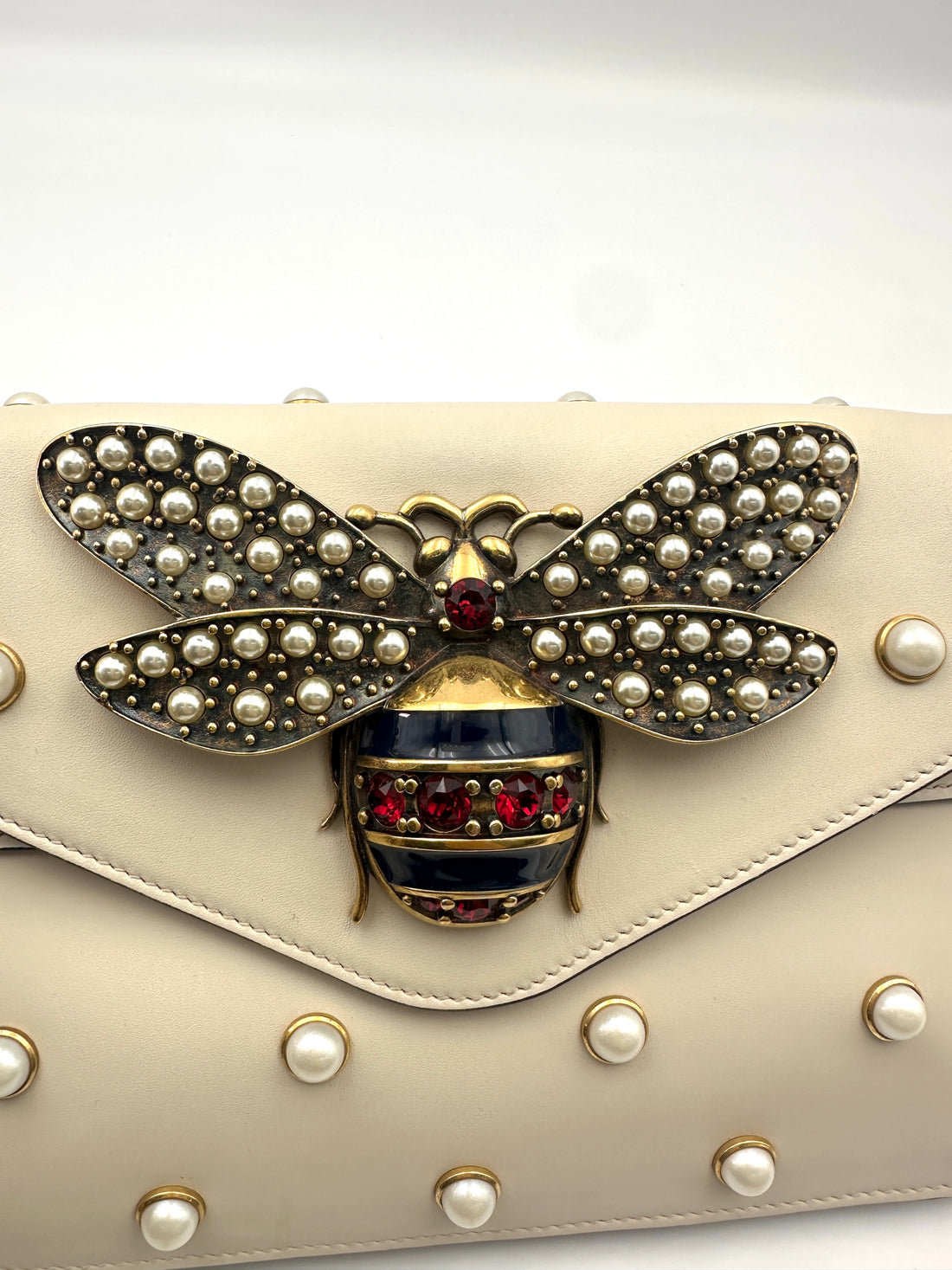 Gucci Queen Margaret Broadway Bee White Leather Pearl Studded Shoulder Bag GG886