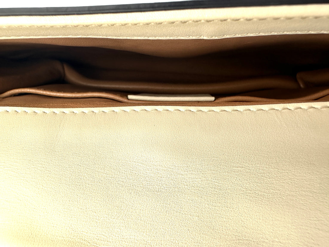 Gucci Queen Margaret Broadway Bee White Leather Pearl Studded Shoulder Bag GG886