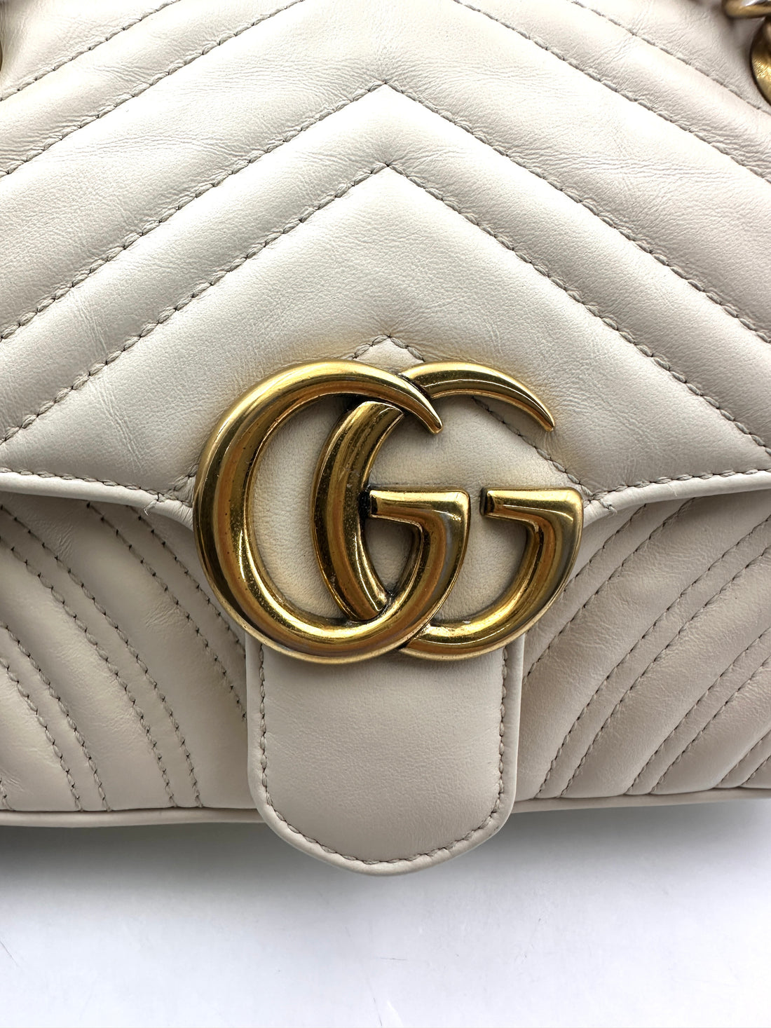 Gucci GG Marmont White Chevron Quilted Leather Wallet On Chain GG889