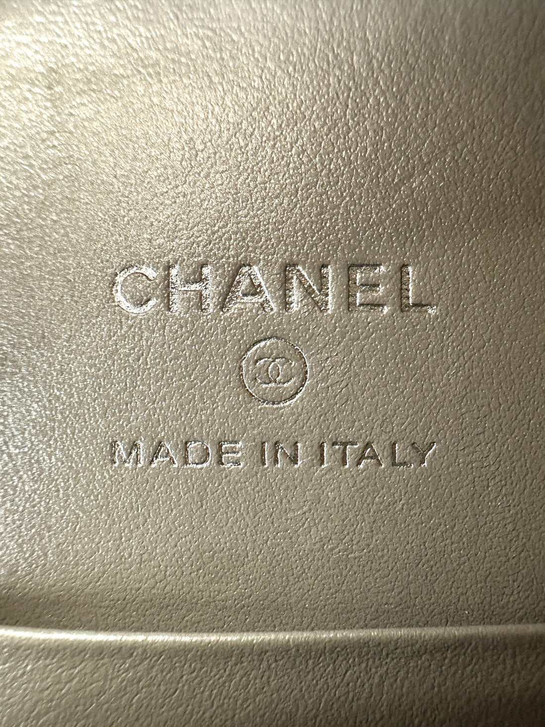 Chanel White Leather & Silver Metal Quilted Round Clutch With Chain(31***46) CC1853
