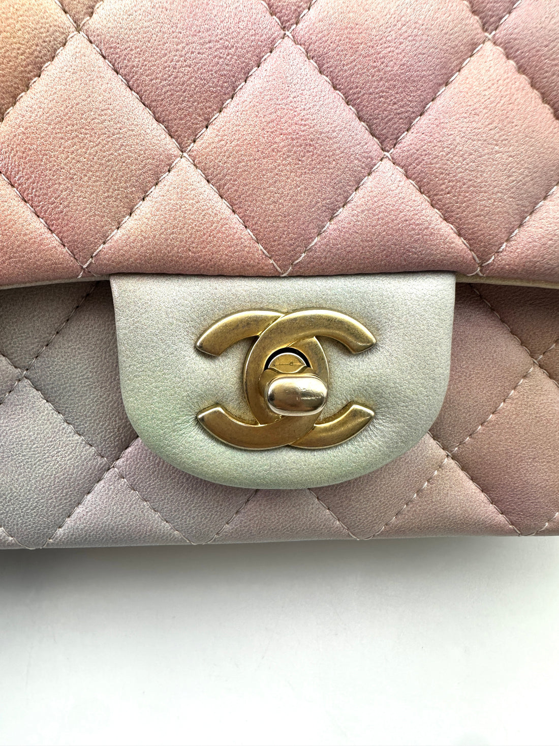 Chanel 22P Classic Flap Pink Ombre Quilted Leather Top Handle Flap Bag(HP***T3) CC1855