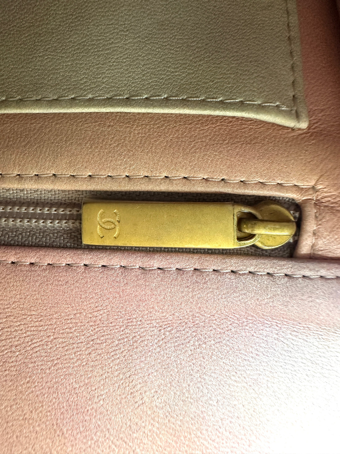 Chanel 22P Classic Flap Pink Ombre Quilted Leather Top Handle Flap Bag(HP***T3) CC1855