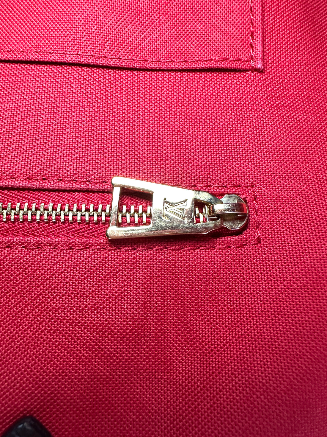 Louis Vuitton OnTheGo GM Brown Monogram Canvas Tote Handle Bag LV2550