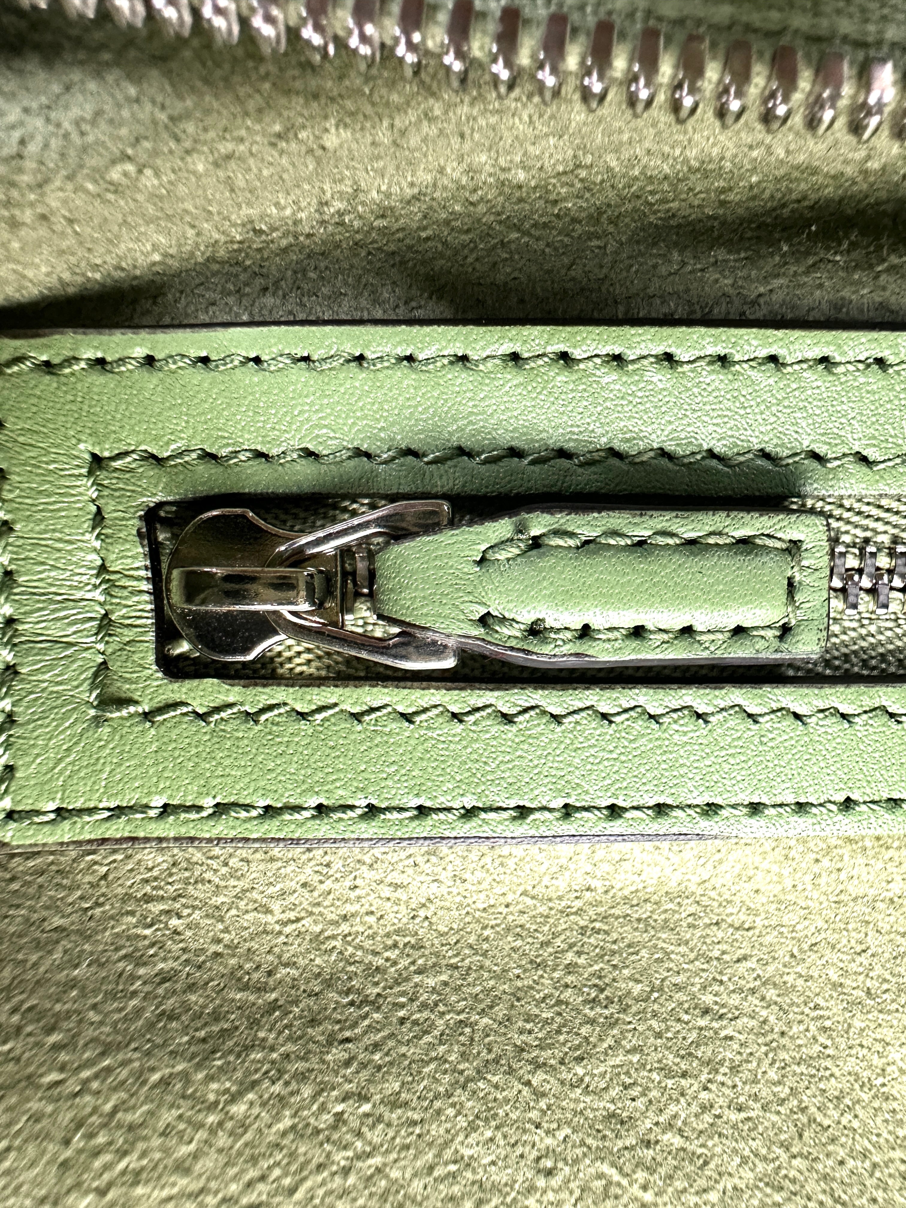 Gucci Petite Green Leather Tote Handle Bag GG899