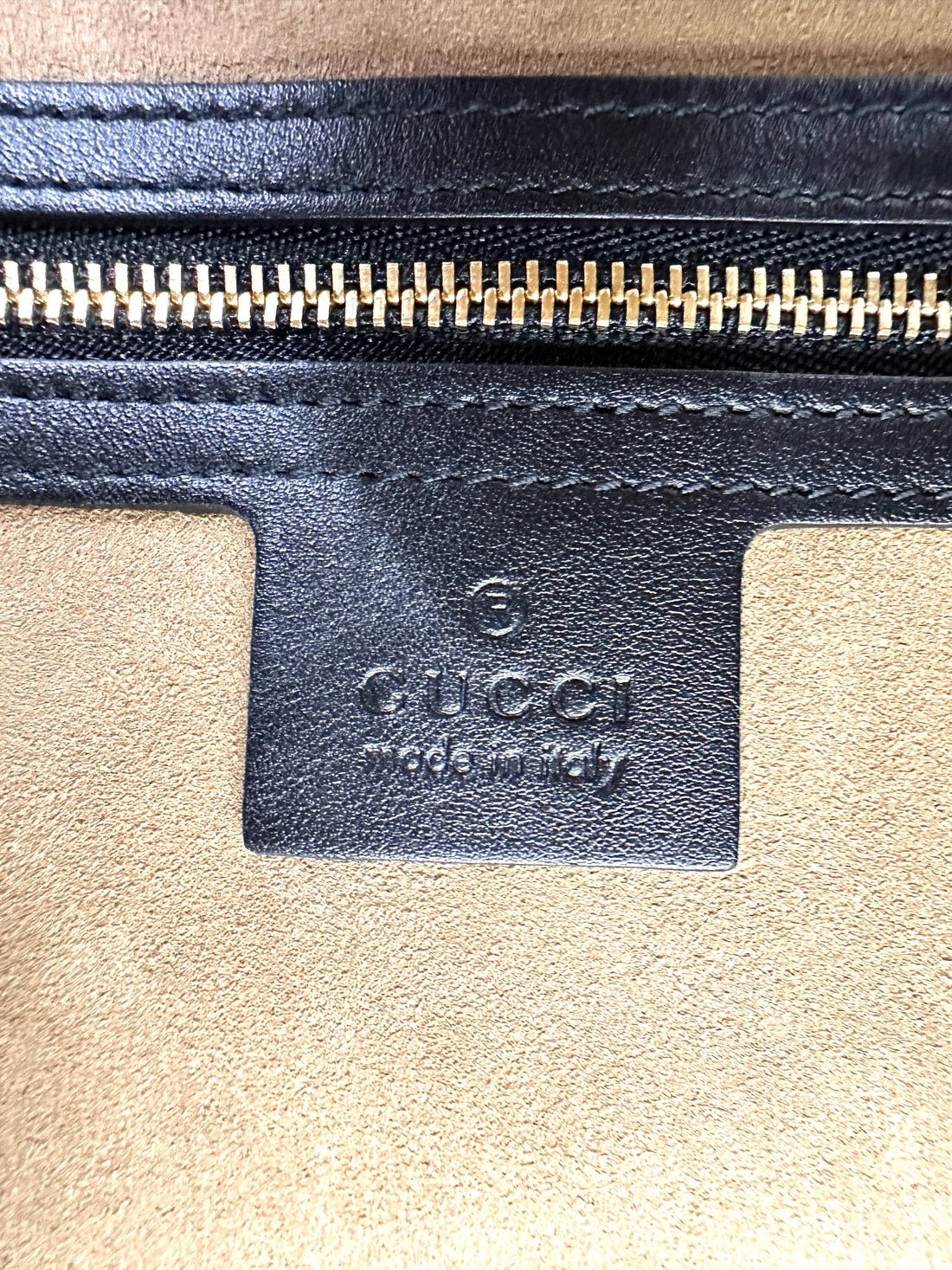 Gucci Padlock GG Supreme Medium Size Shoulder Bag With Black Trim GG896