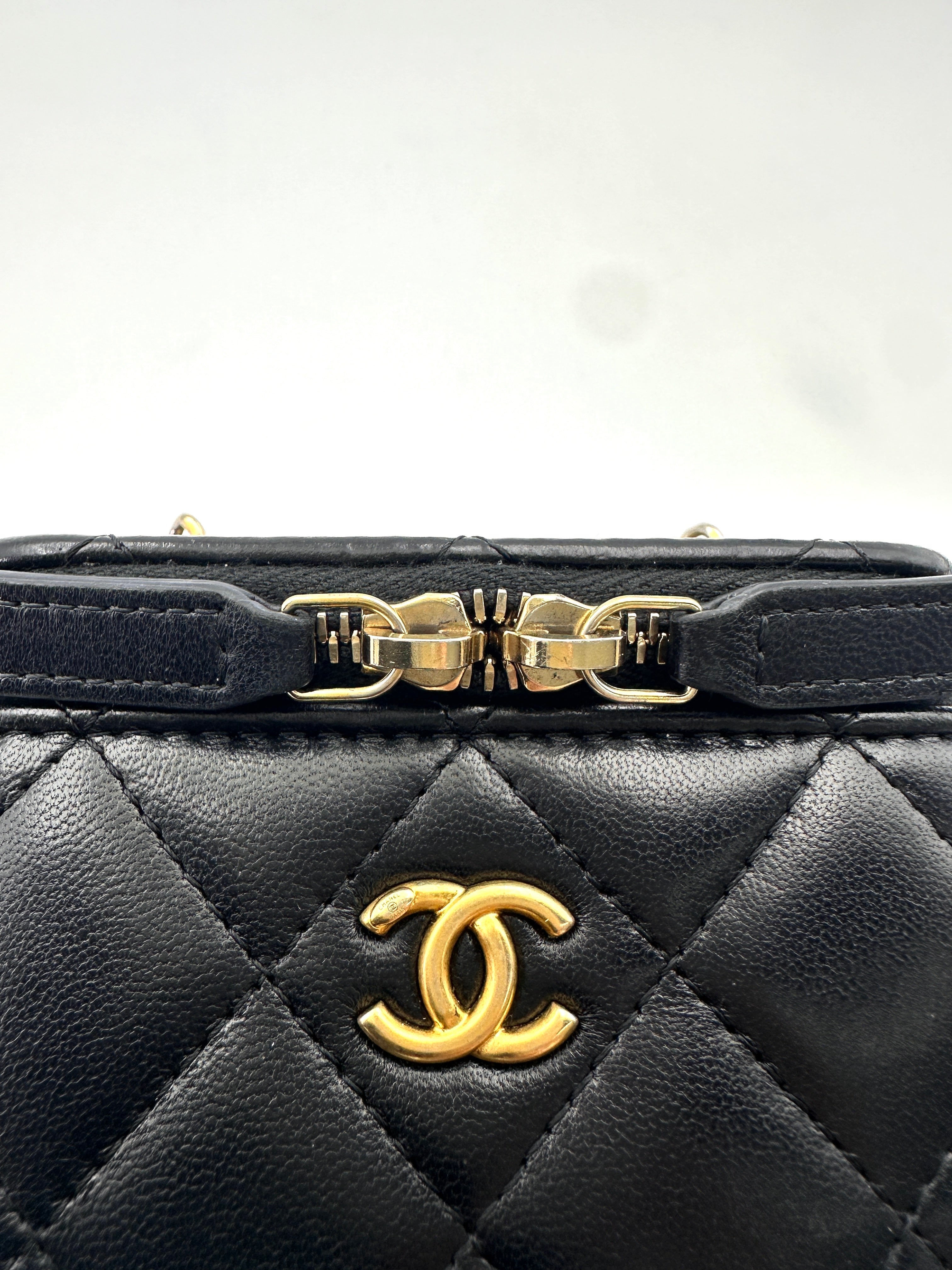 Chanel Black Quilted Leather Vanity Case With Gold Hardware(32***64) CC1864