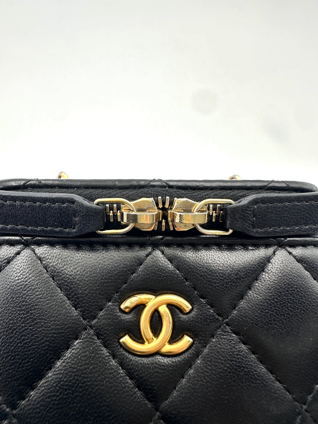 Chanel Black Quilted Leather Vanity Case With Gold Hardware(32***64) CC1864