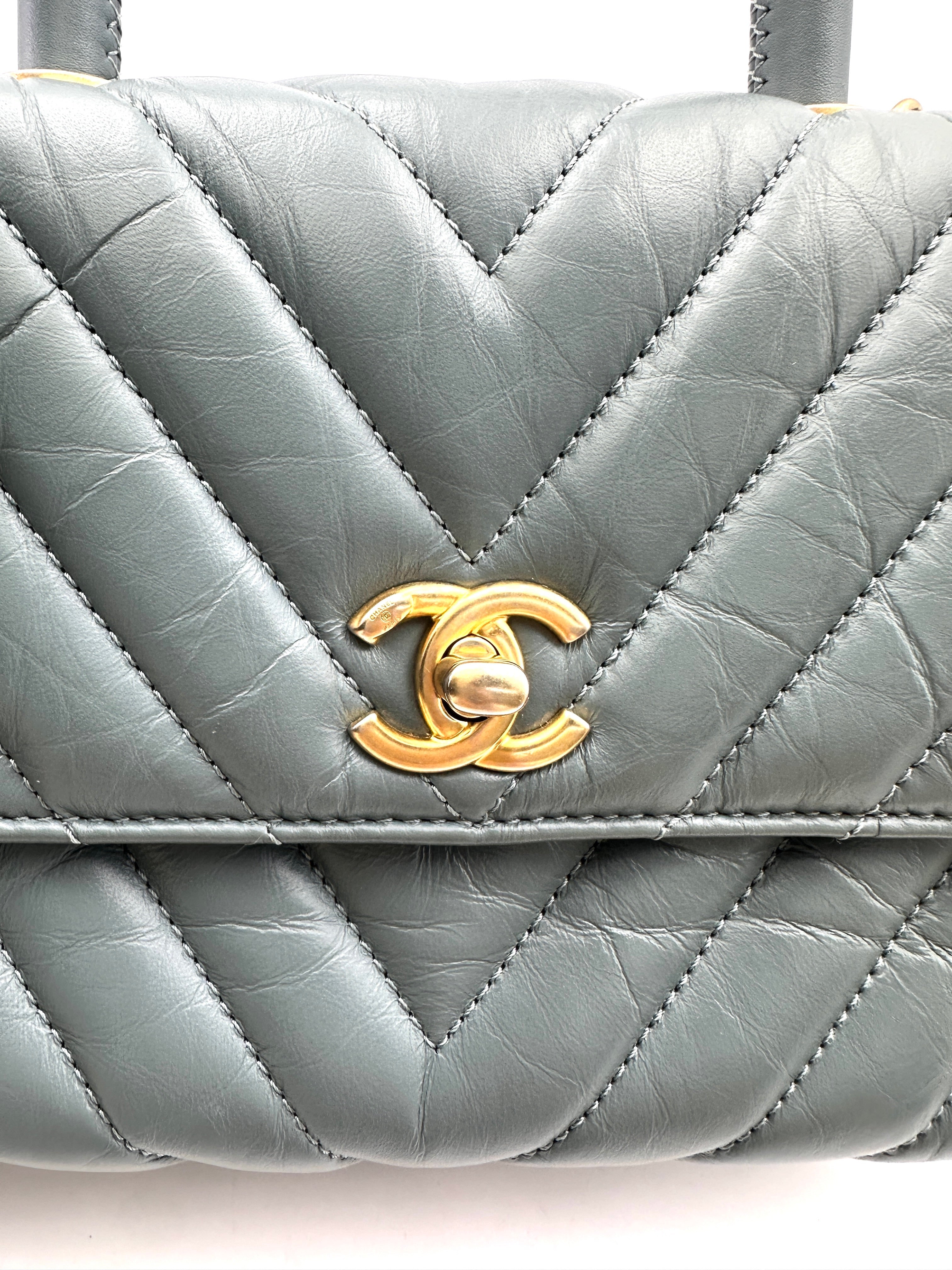 Chanel CoCo Handle Blue Chevron Quilted Leather Small Size Handle Bag With Gold Buckle(26***44) CC1865