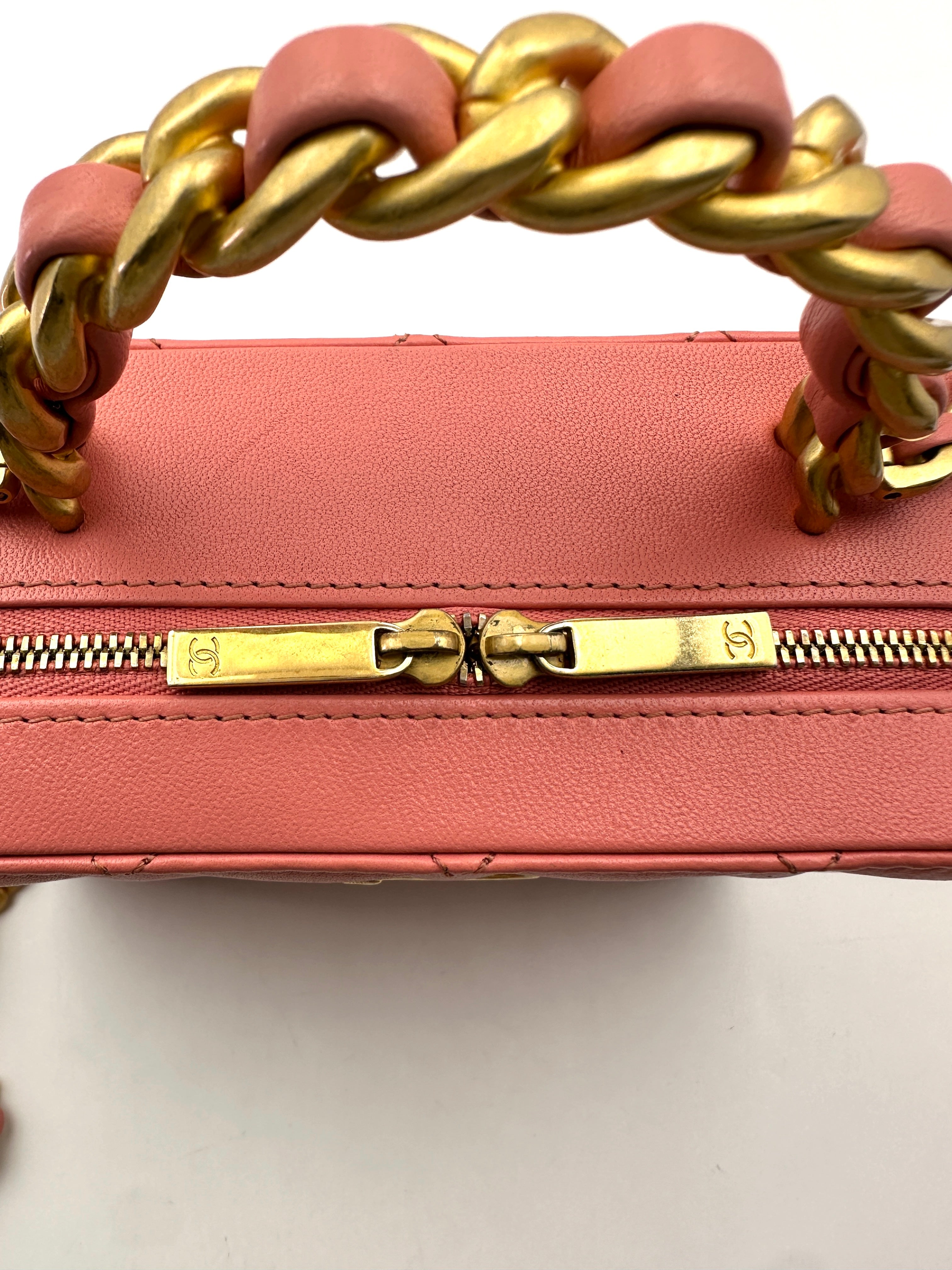 Chanel Pink Quilted Leather Top Handle Vanity Case With Gold Hardware(NJ***80) IRIS201