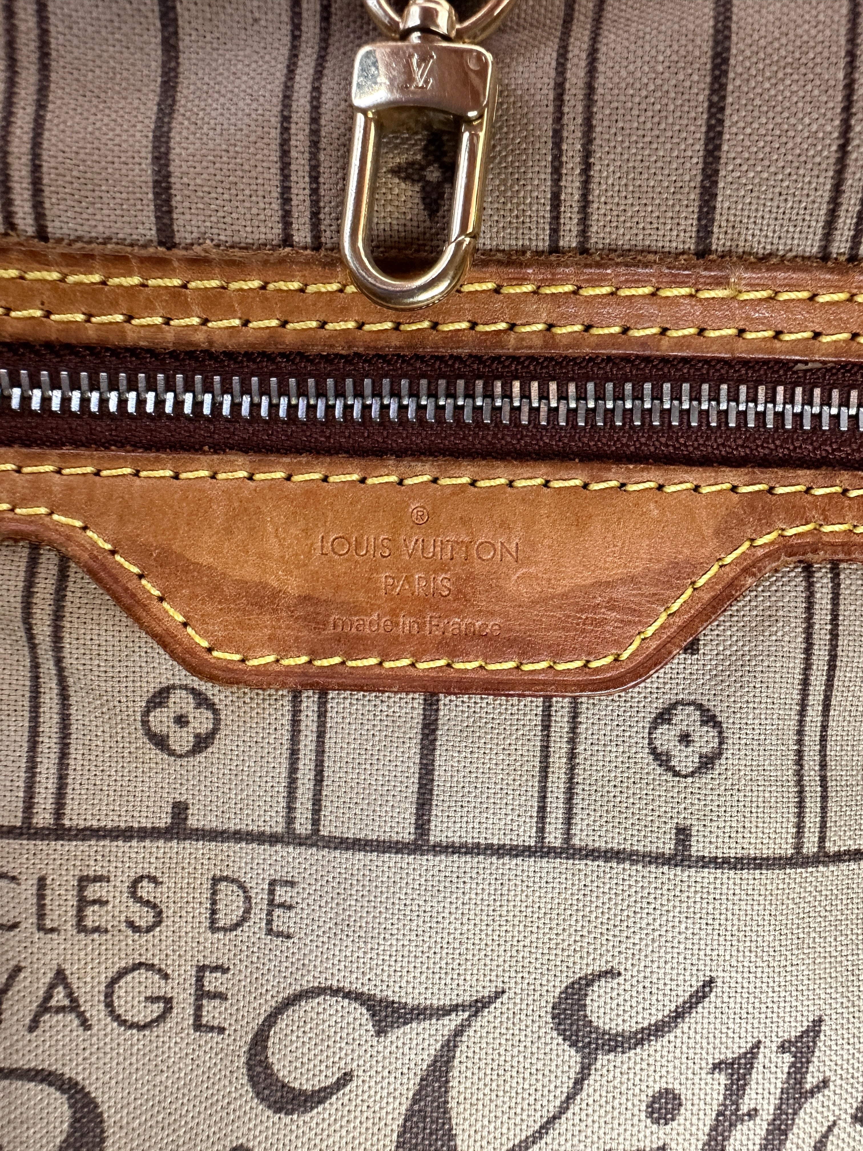 Louis Vuitton Neverfull Monogram Canvas Shoulder Bag LV2562