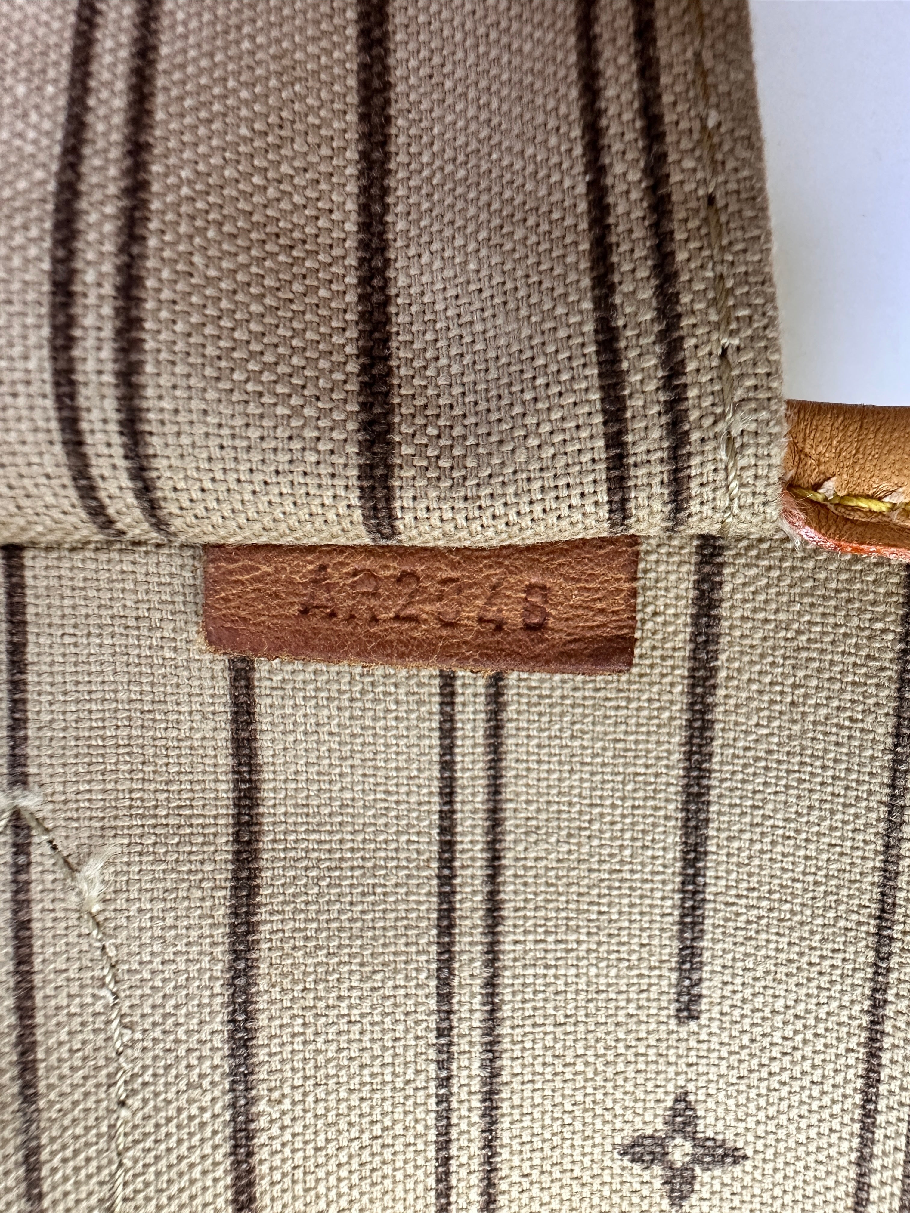Louis Vuitton Neverfull Monogram Canvas Shoulder Bag LV2562